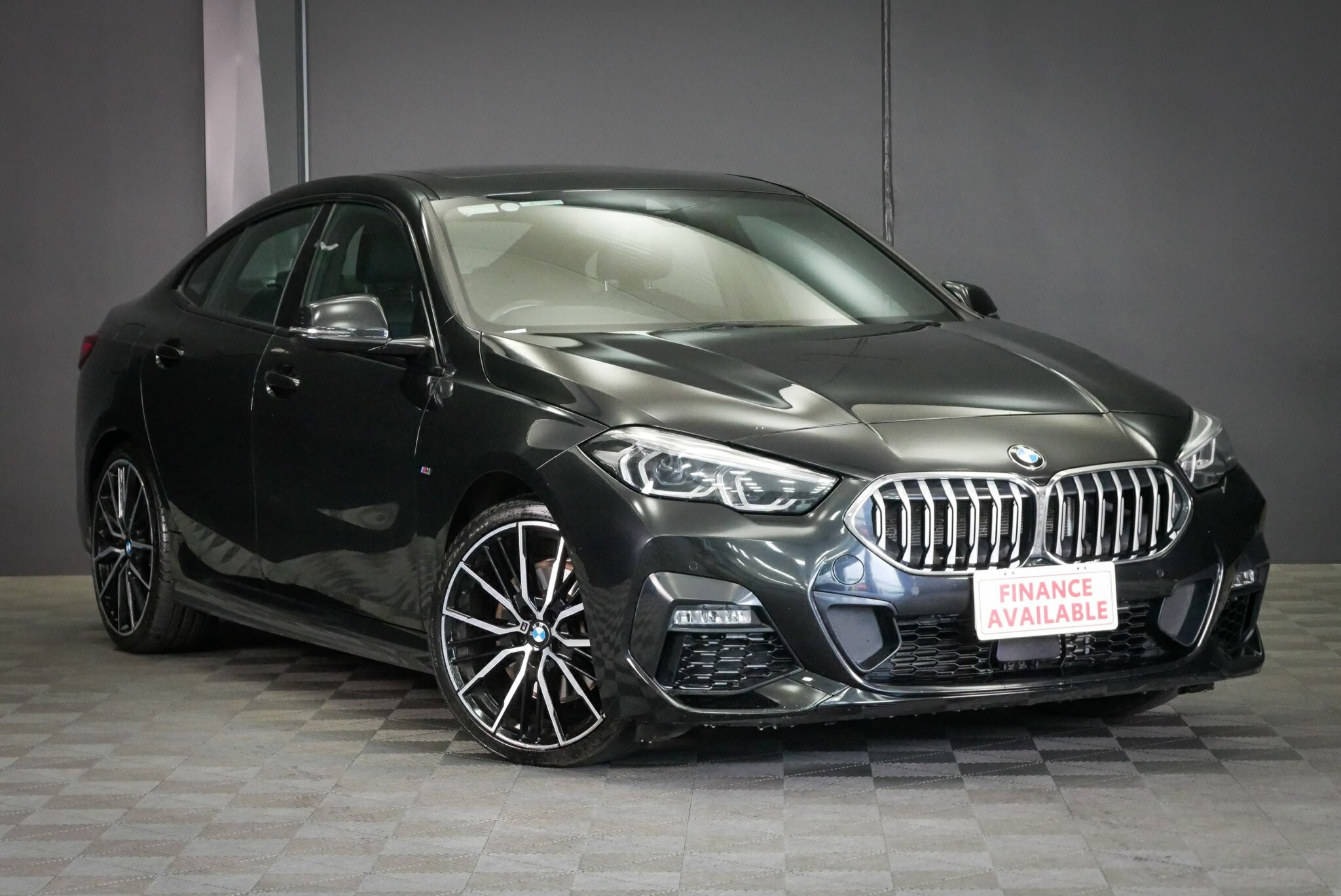 BMW 2 Series image 1