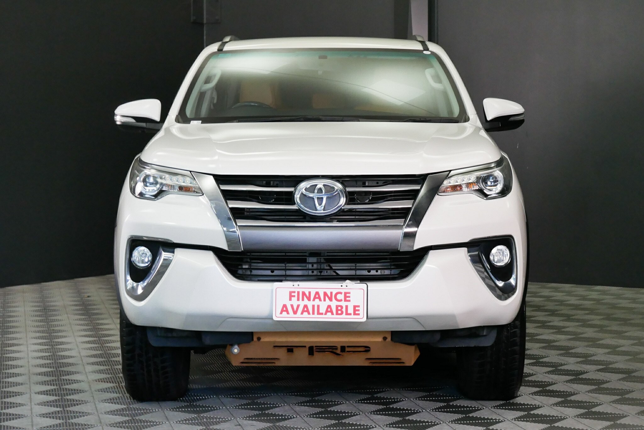 Toyota Fortuner image 2