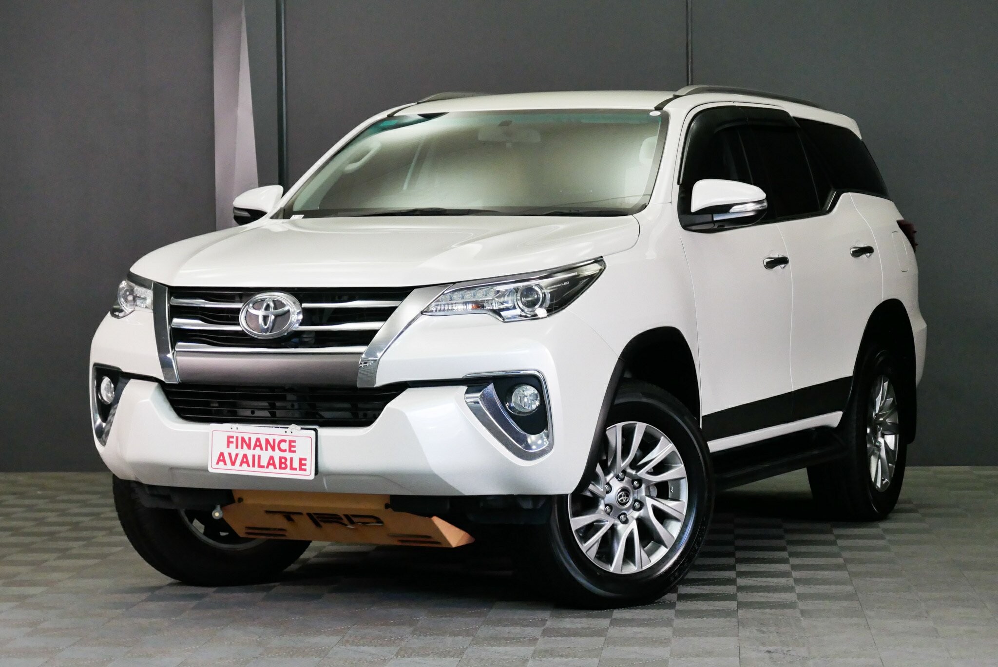 Toyota Fortuner image 3
