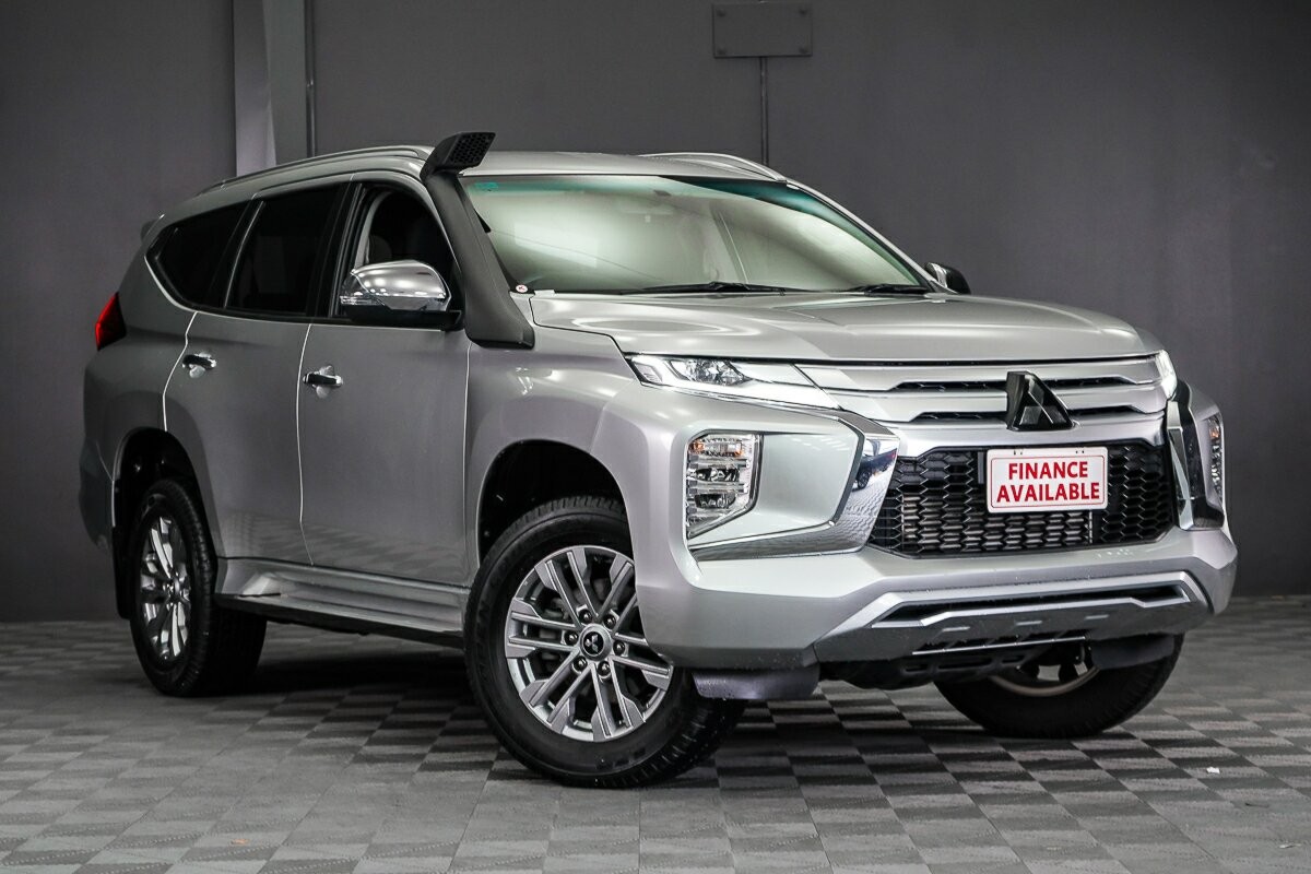 Mitsubishi Pajero Sport image 1