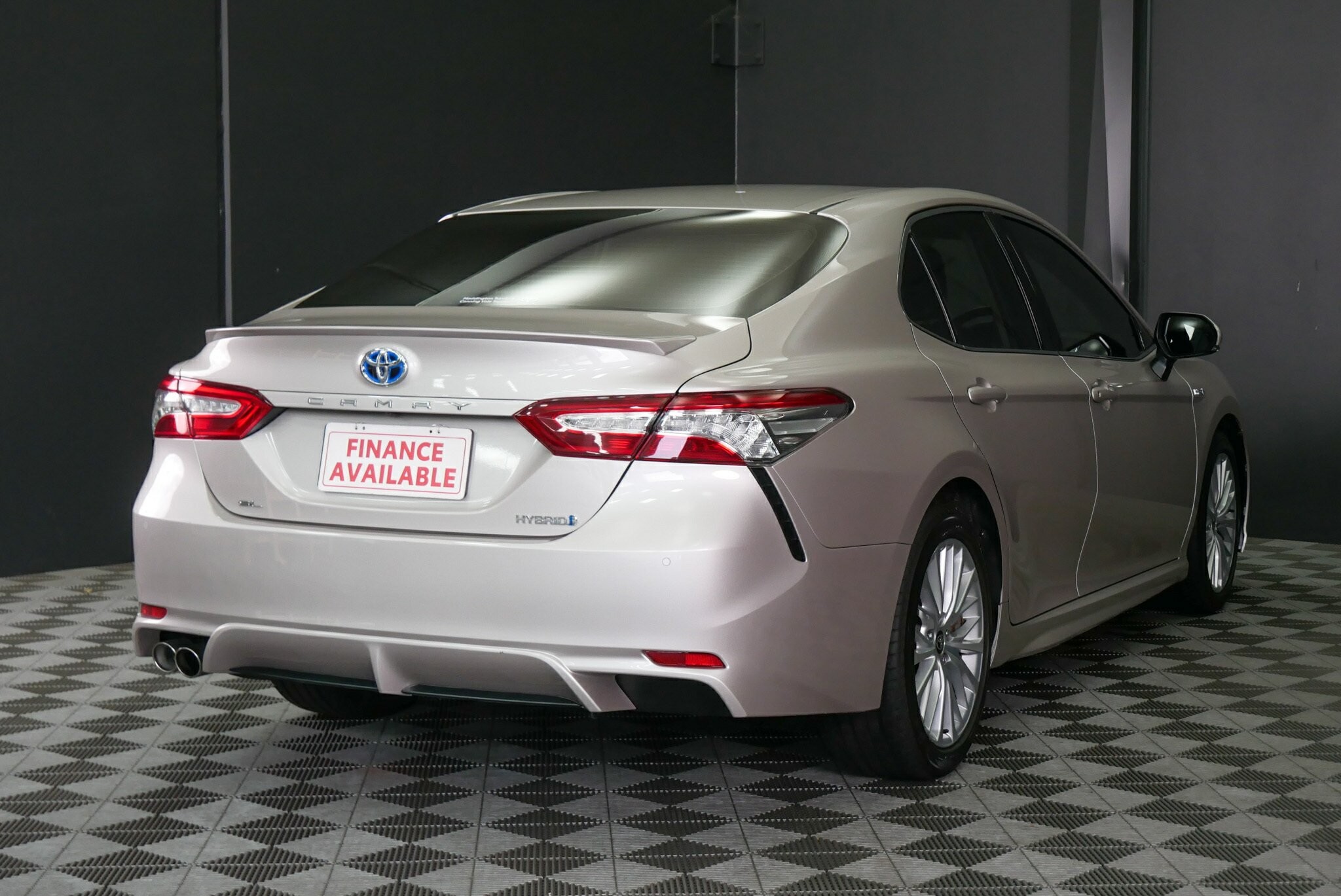 Toyota Camry image 4