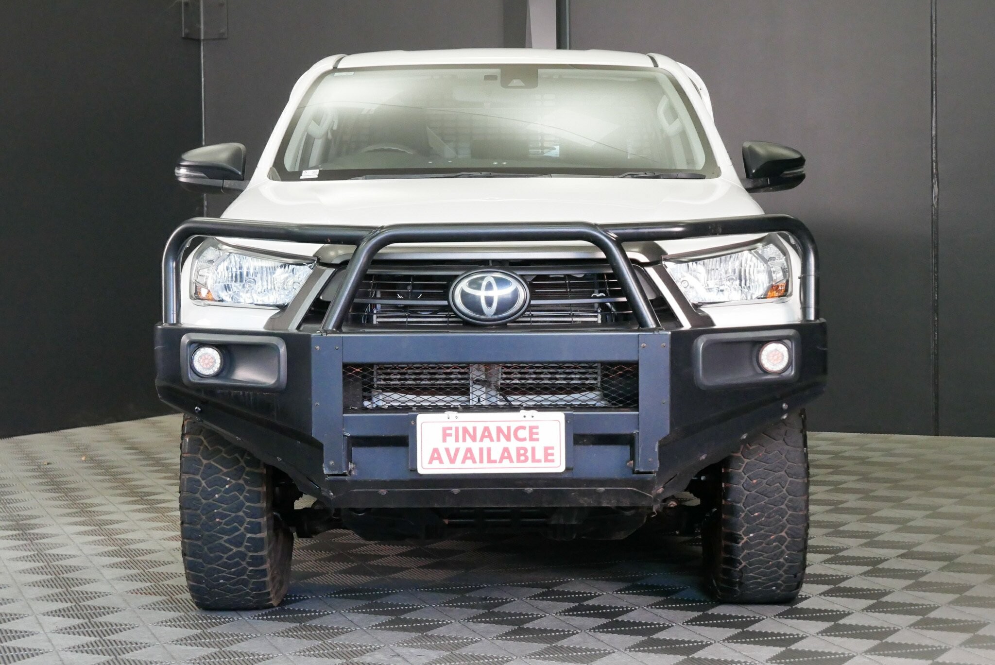 Toyota Hilux image 2