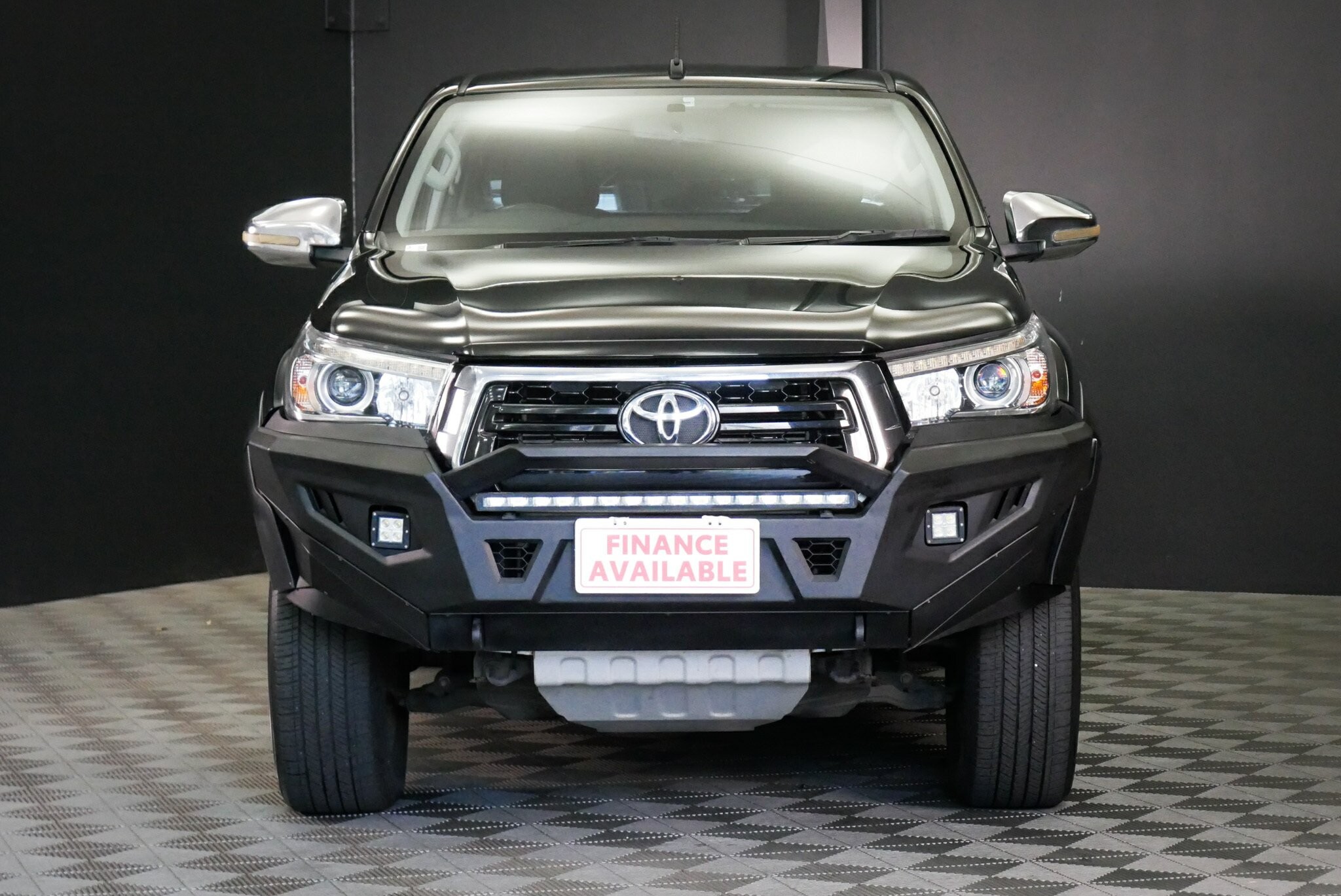 Toyota Hilux image 2