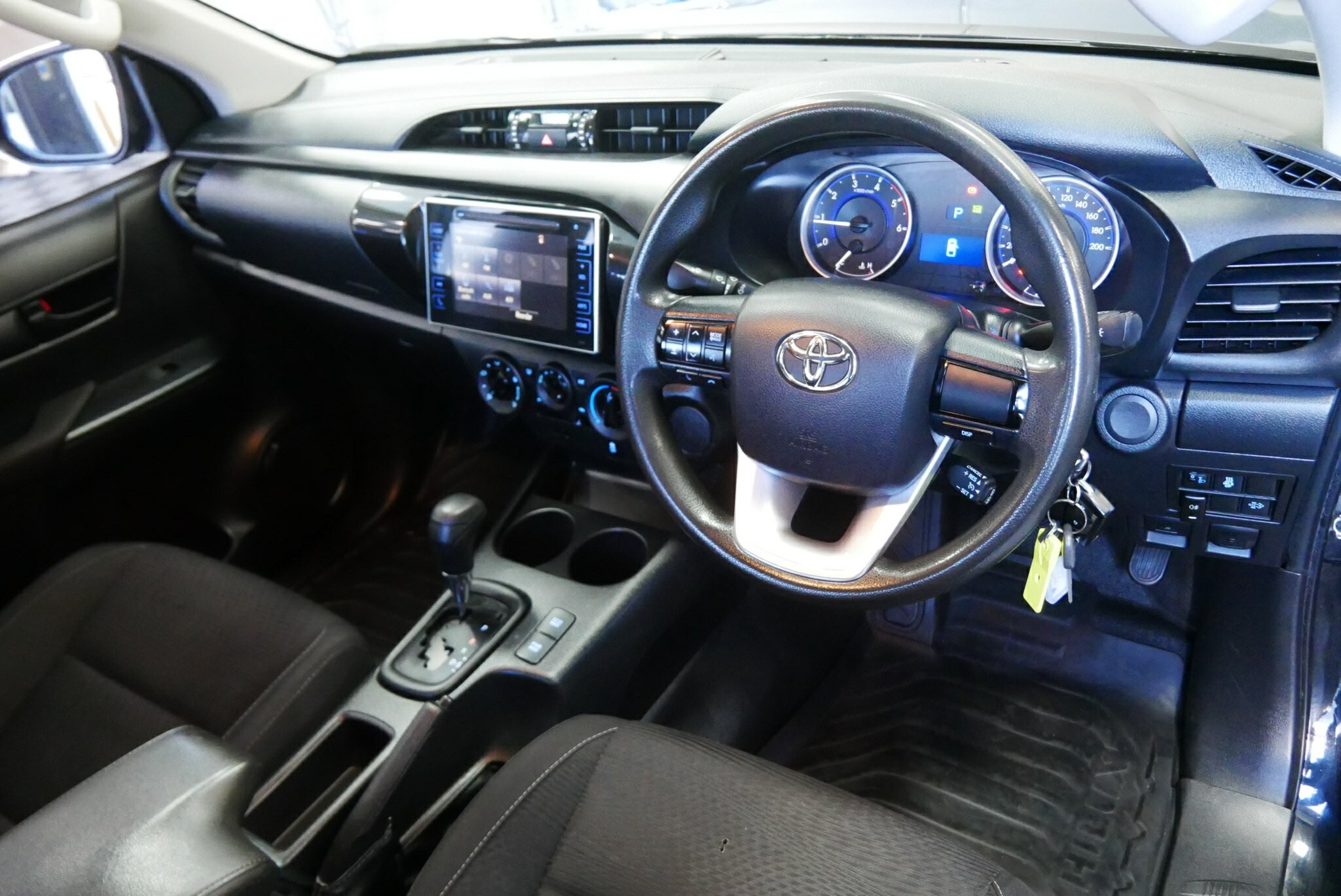Toyota Hilux image 4