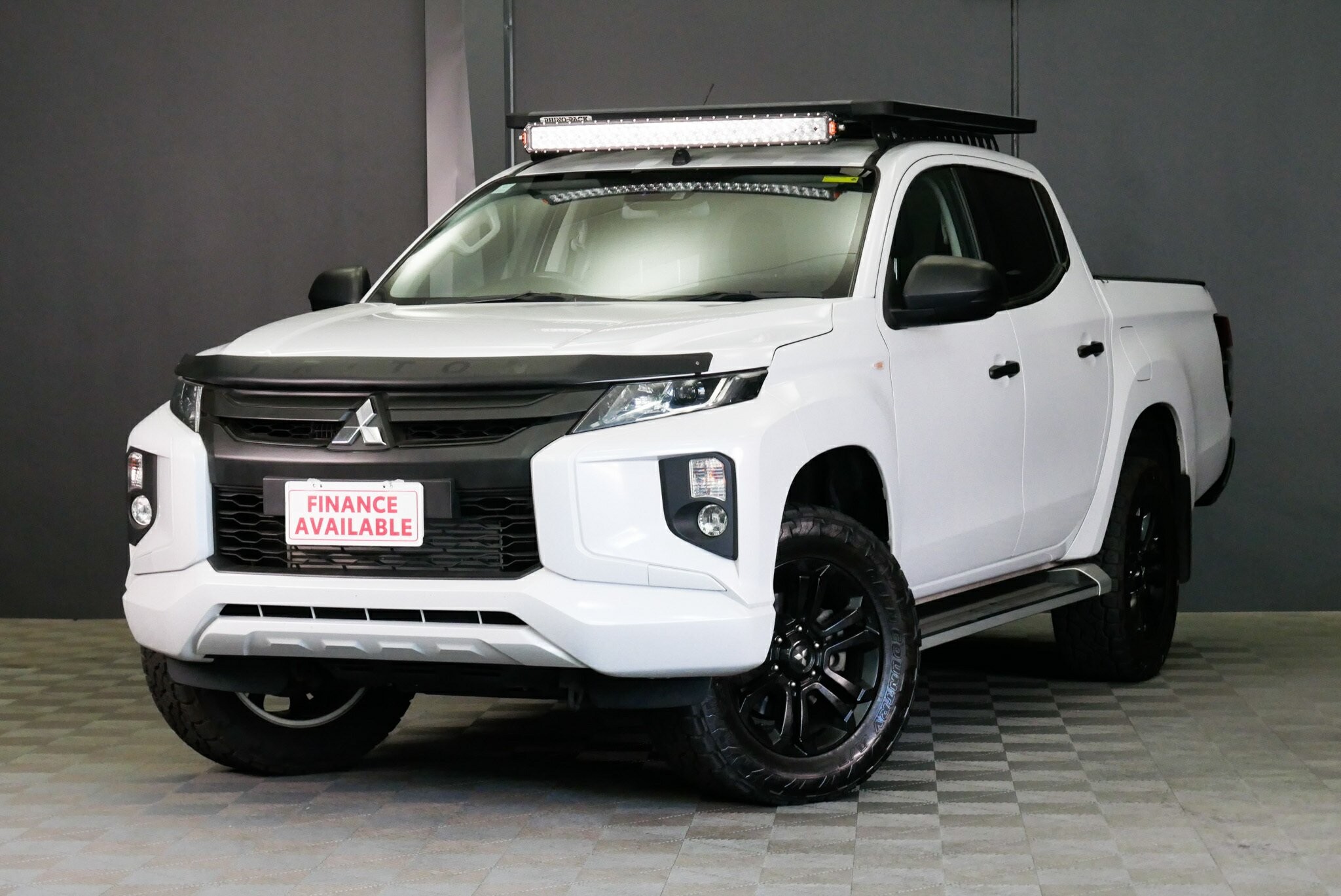 Mitsubishi Triton image 3