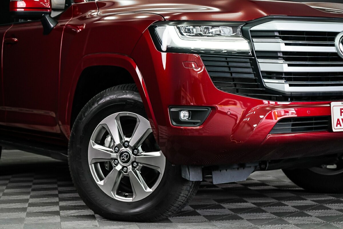 Toyota Landcruiser image 2