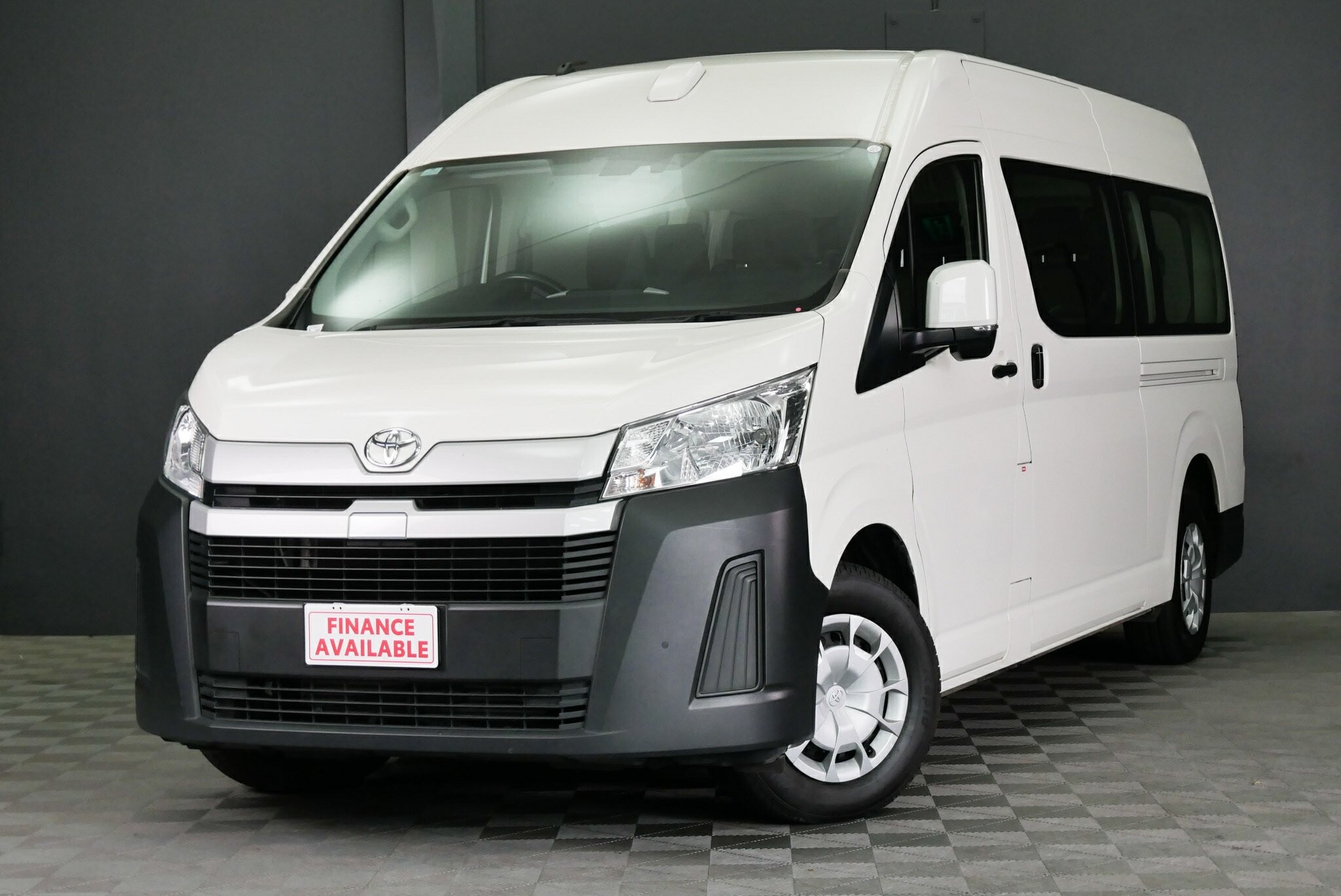 Toyota Hiace image 3