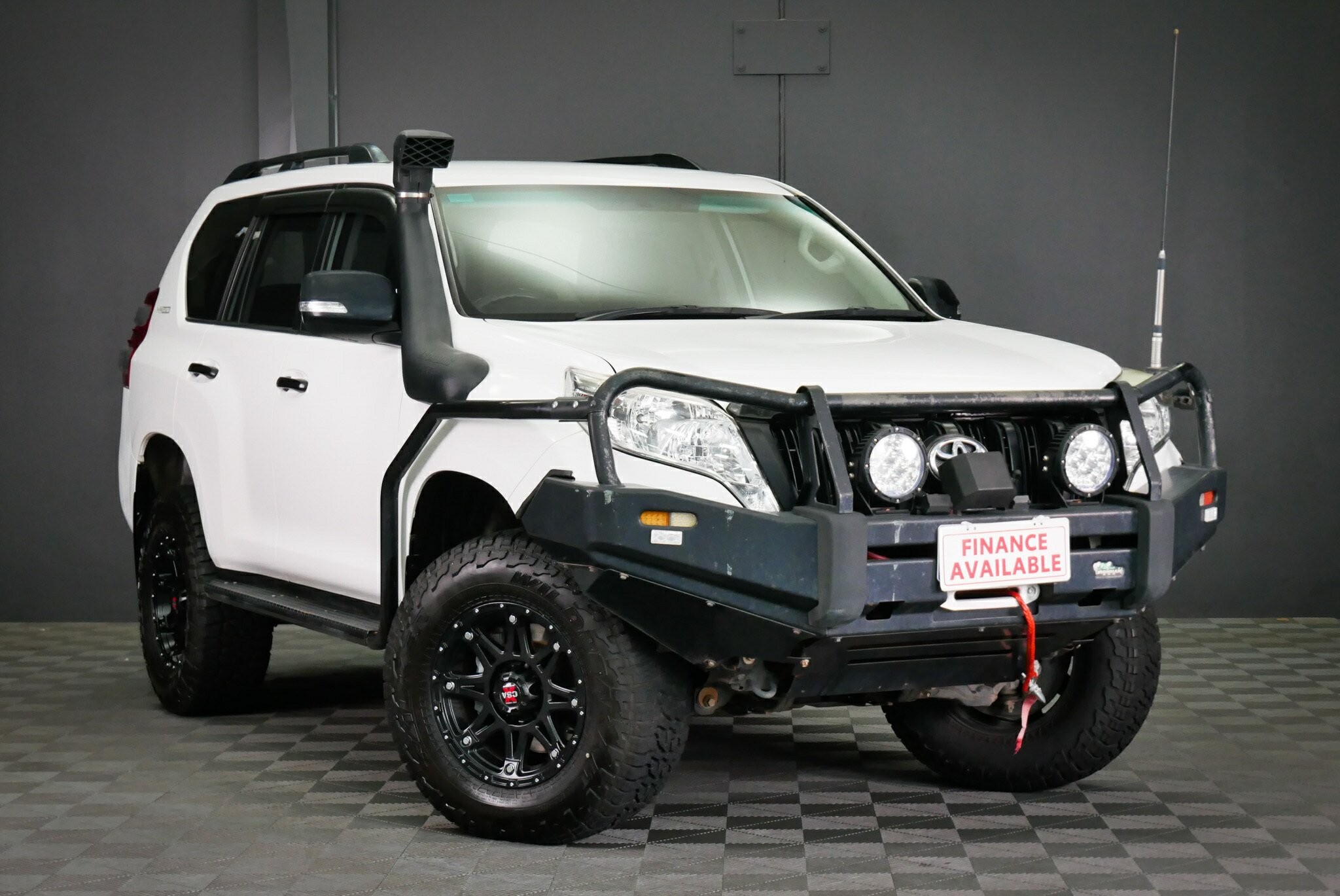 Toyota Landcruiser Prado image 1