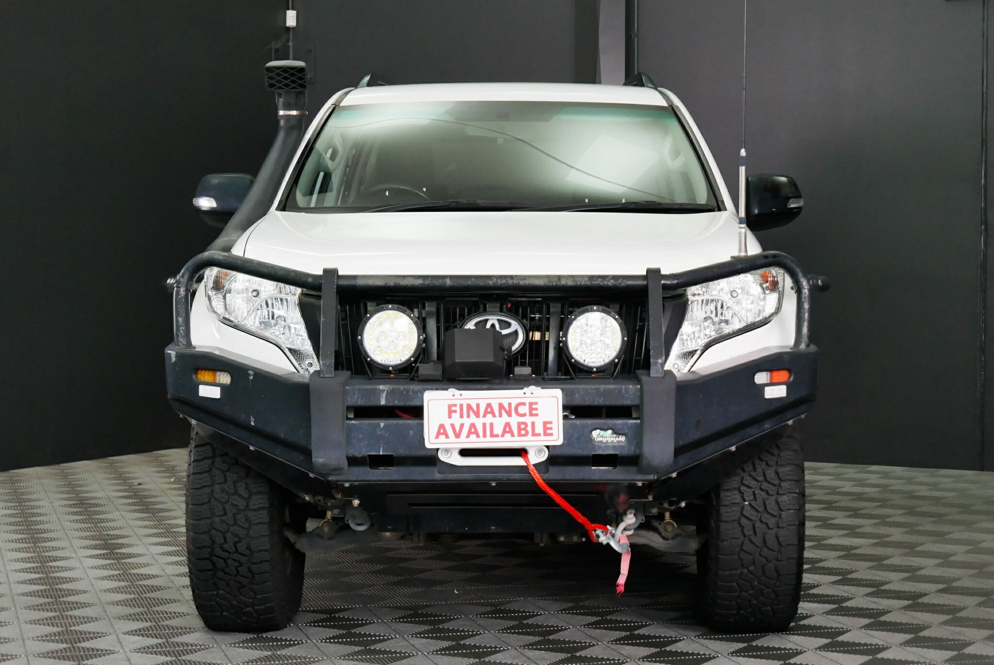Toyota Landcruiser Prado image 2