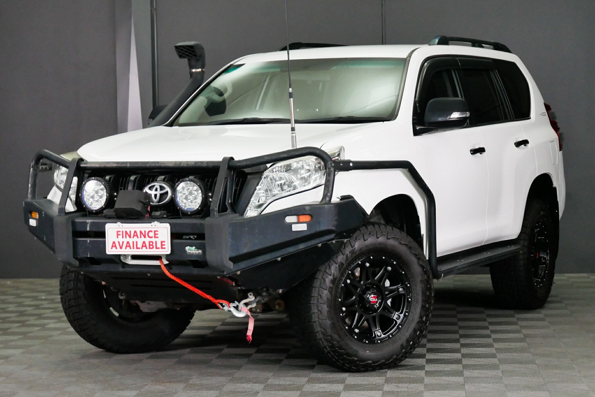 Toyota Landcruiser Prado image 3