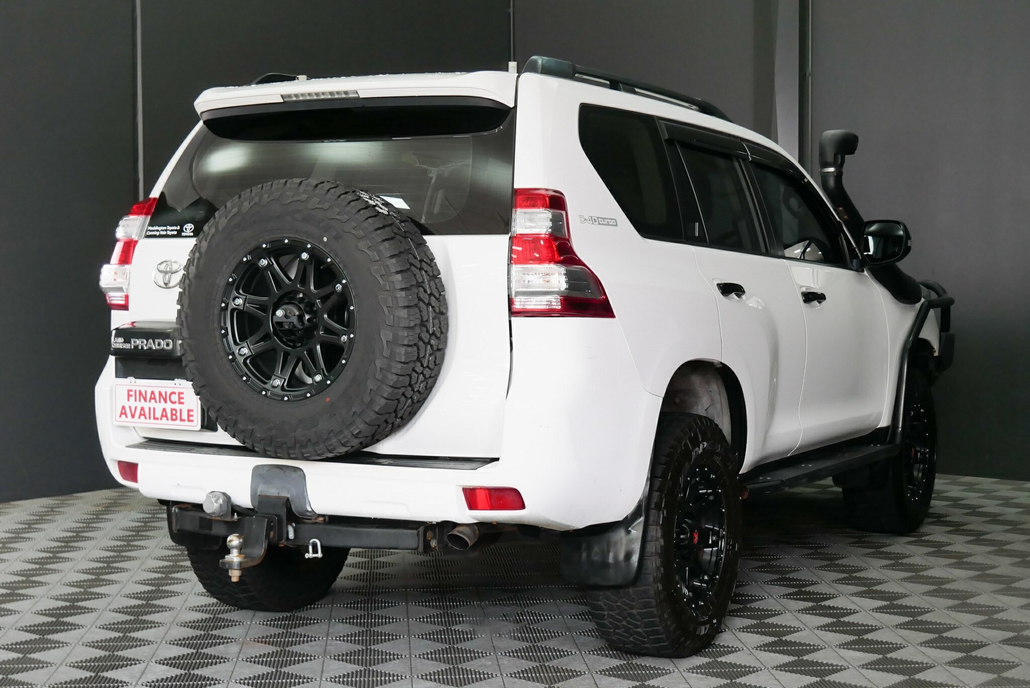 Toyota Landcruiser Prado image 4