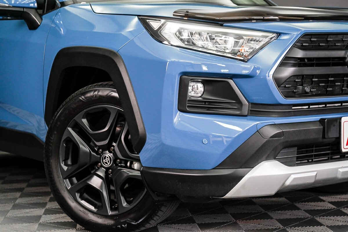 Toyota Rav4 image 2