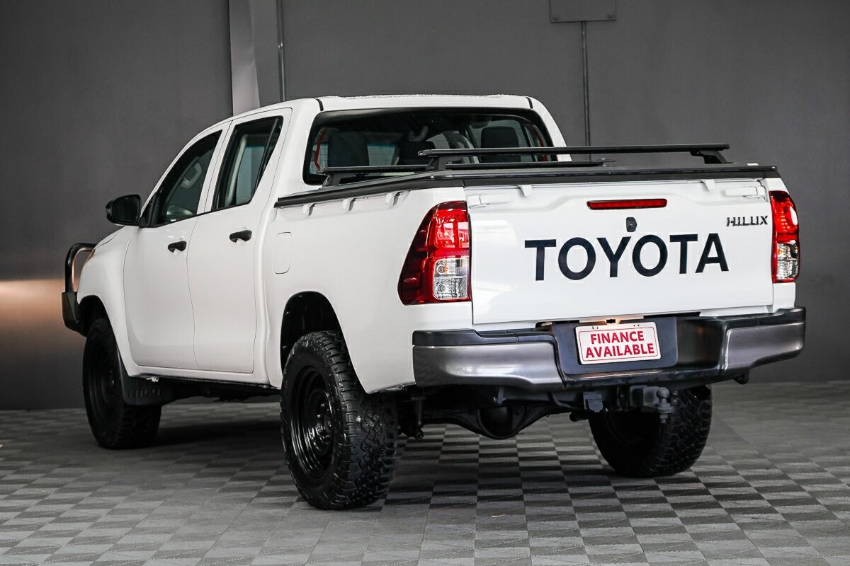 Toyota Hilux image 4
