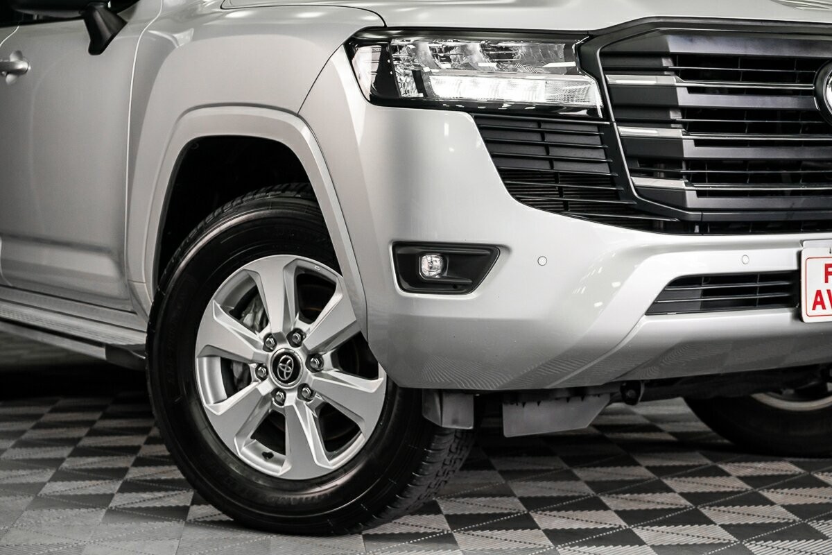 Toyota Landcruiser image 2