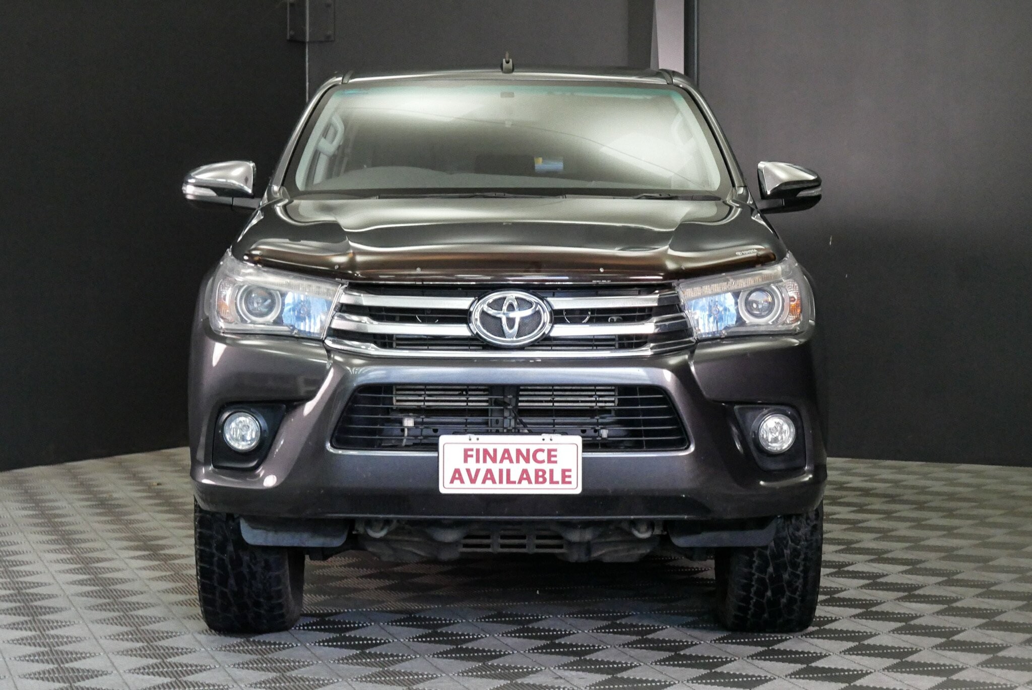 Toyota Hilux image 2