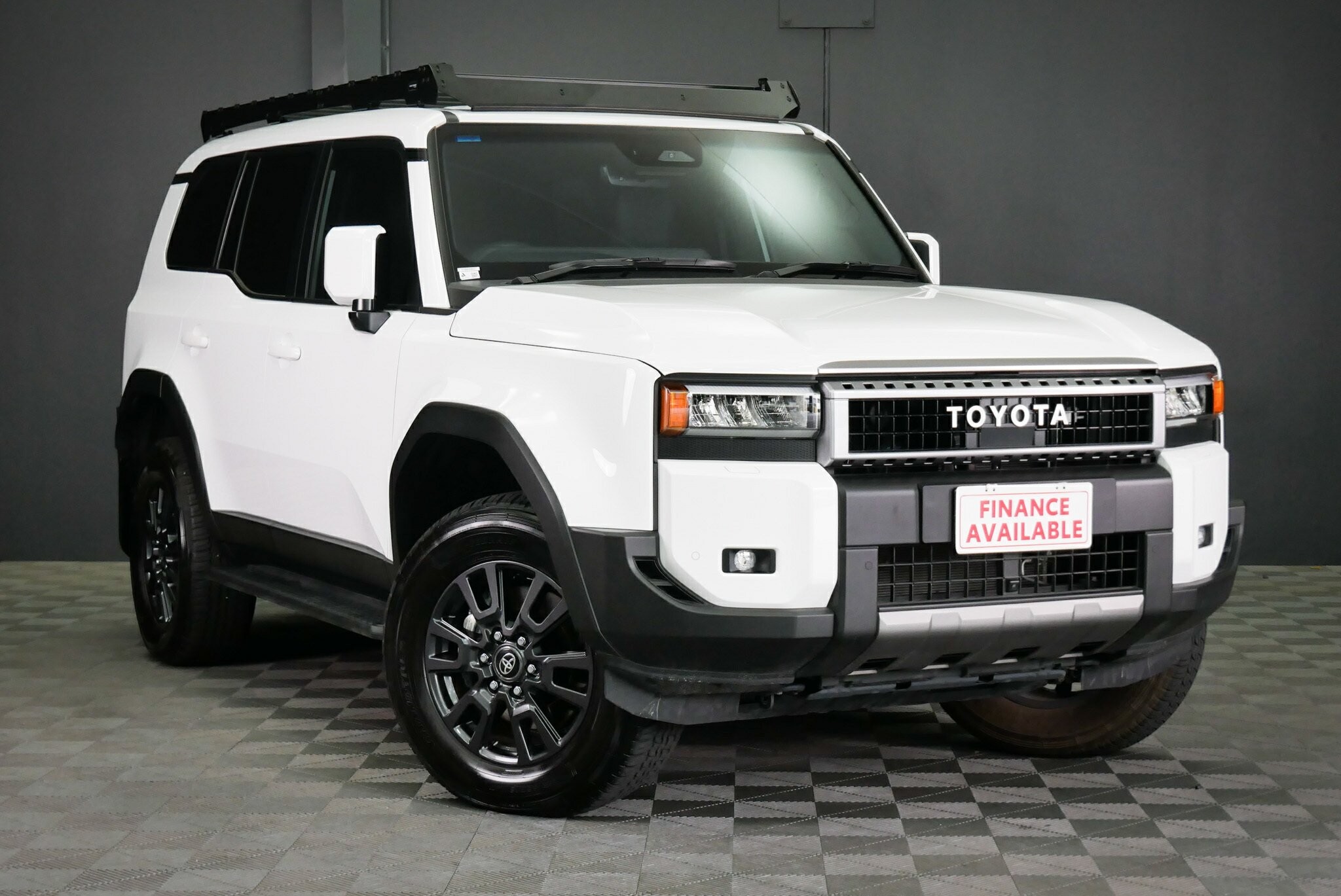Toyota Landcruiser Prado image 1