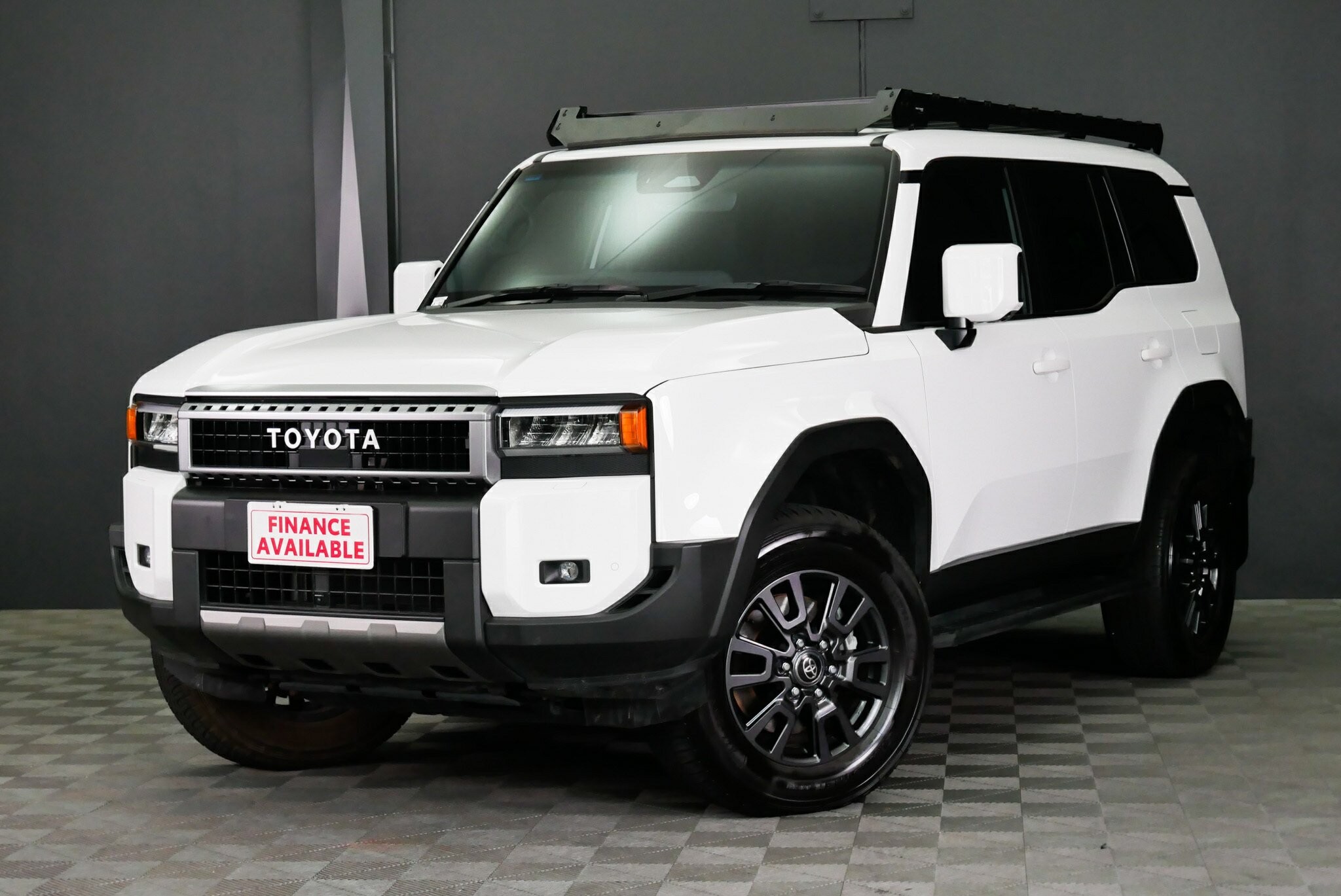 Toyota Landcruiser Prado image 3