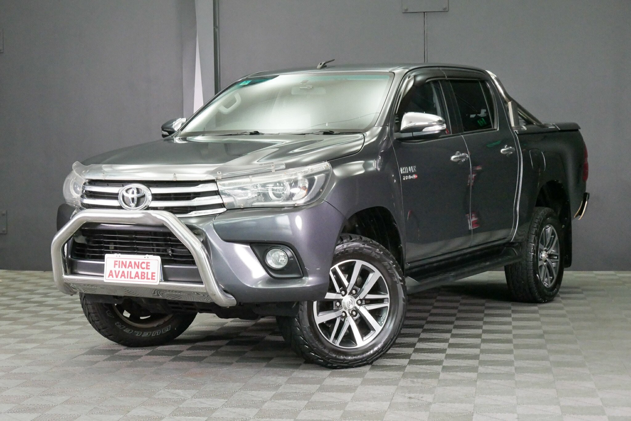 Toyota Hilux image 2
