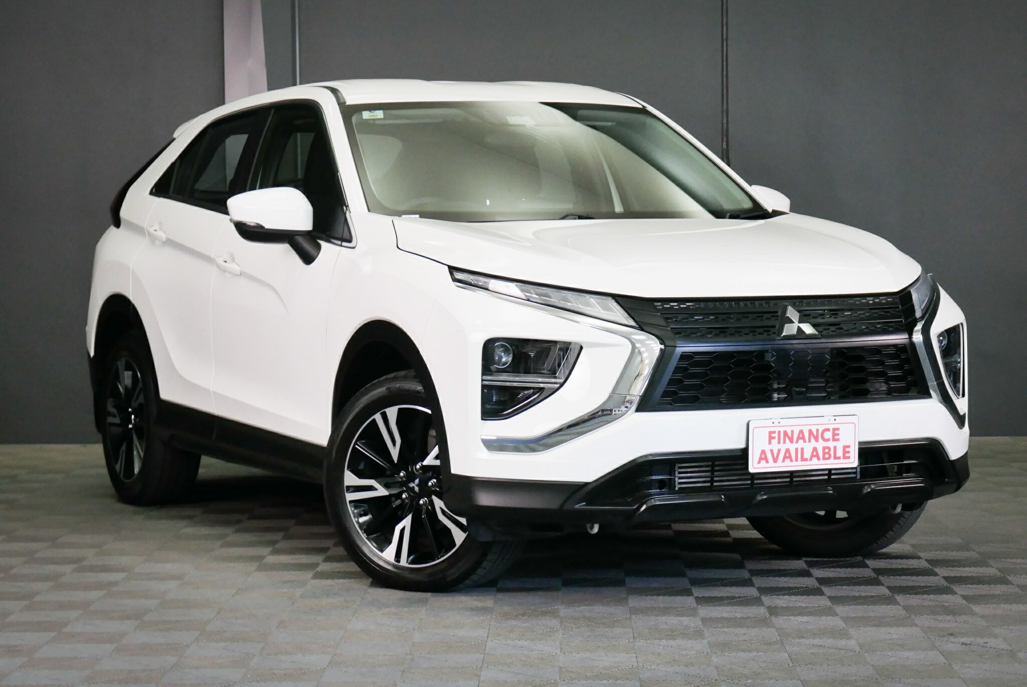 Mitsubishi Eclipse Cross image 1