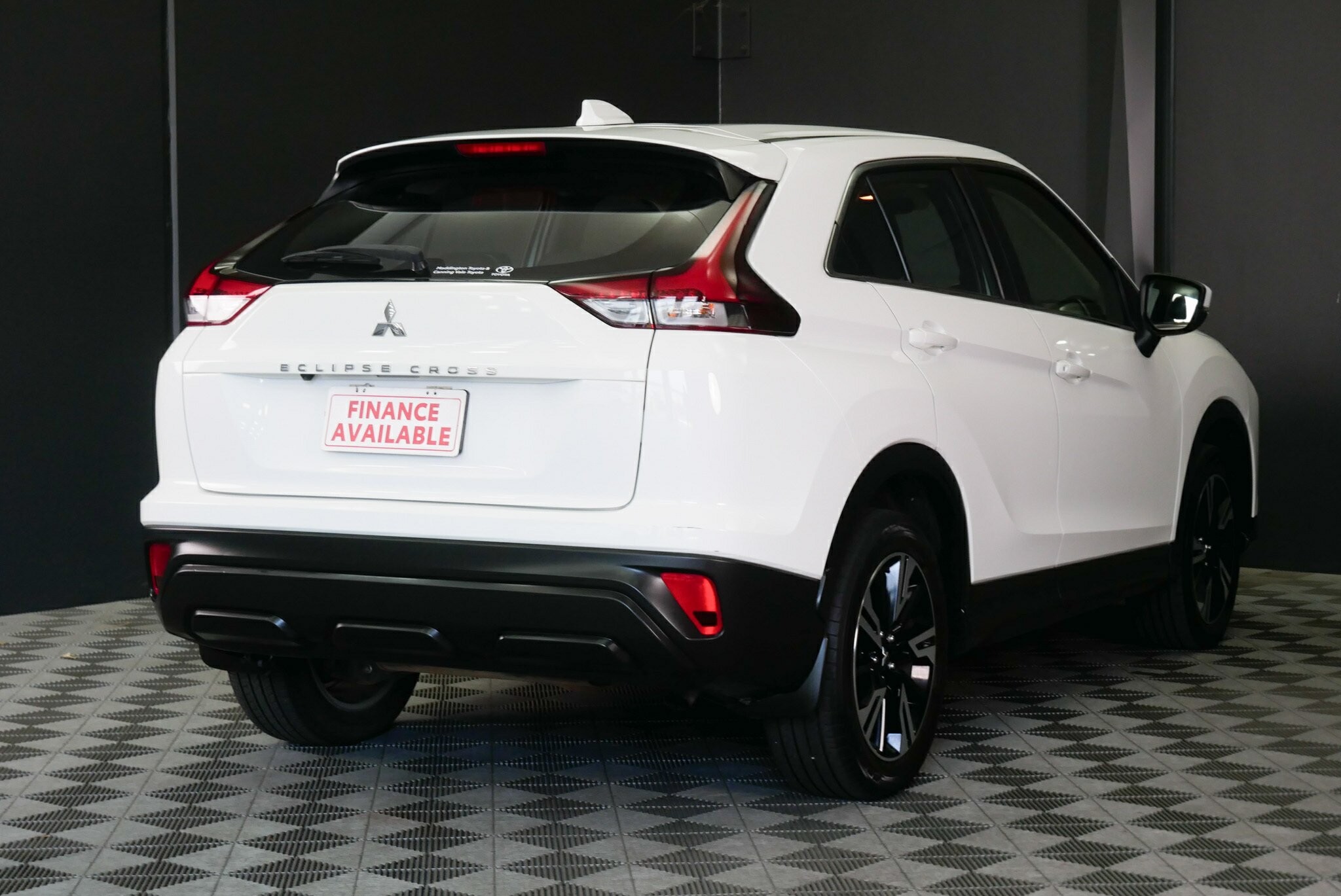 Mitsubishi Eclipse Cross image 4
