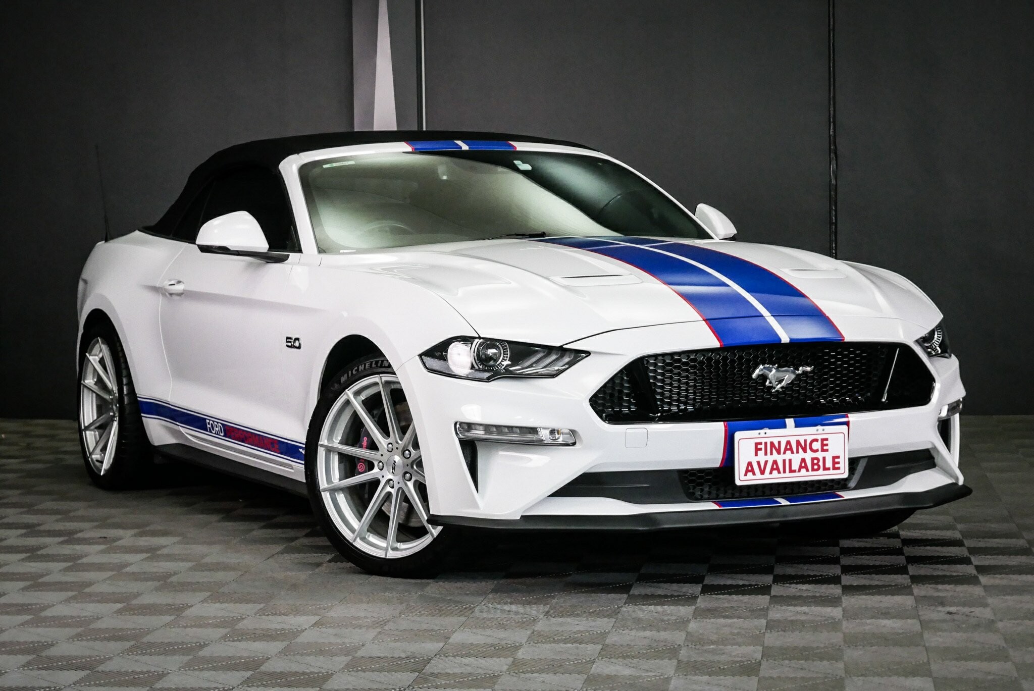 Ford Mustang image 1