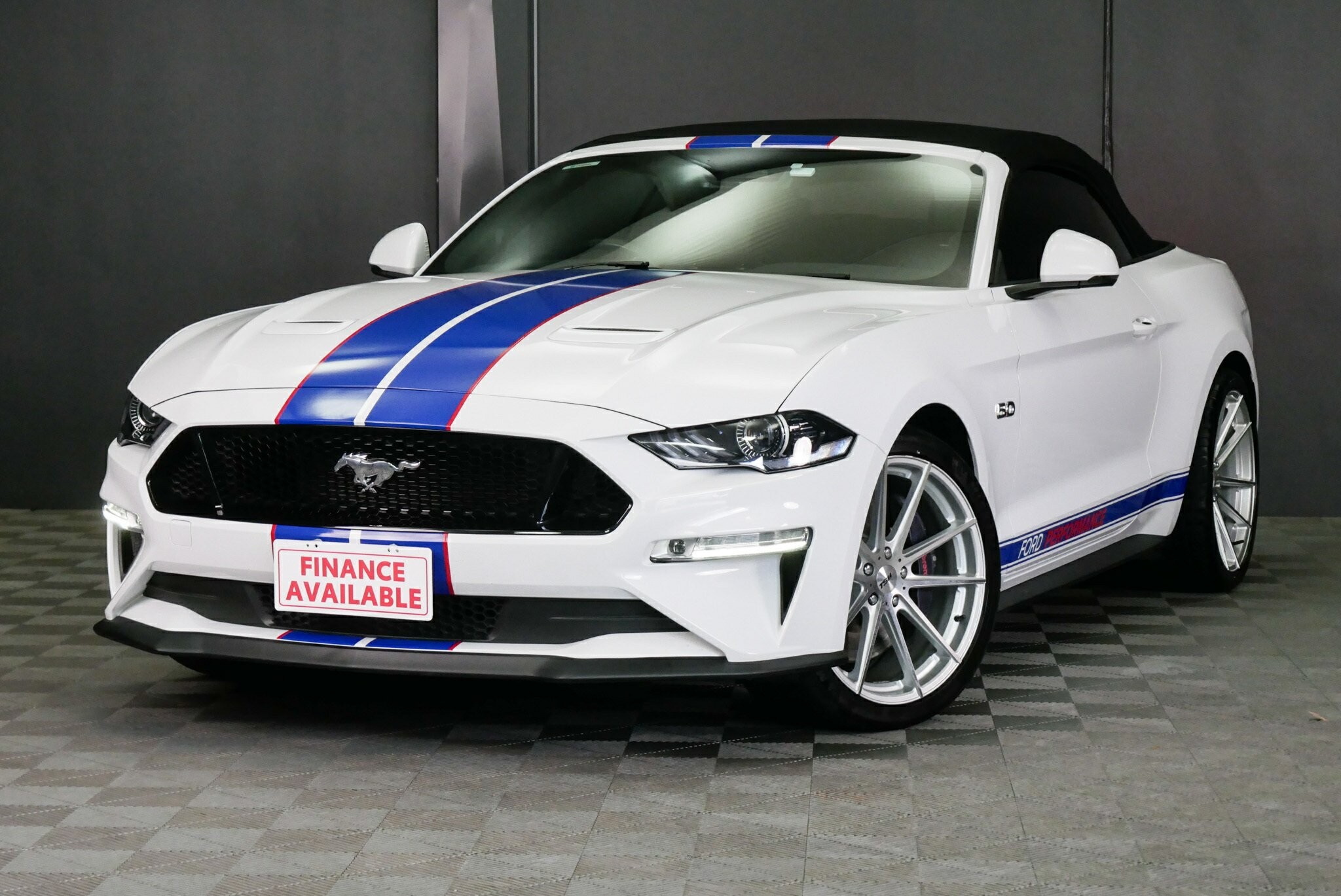 Ford Mustang image 3
