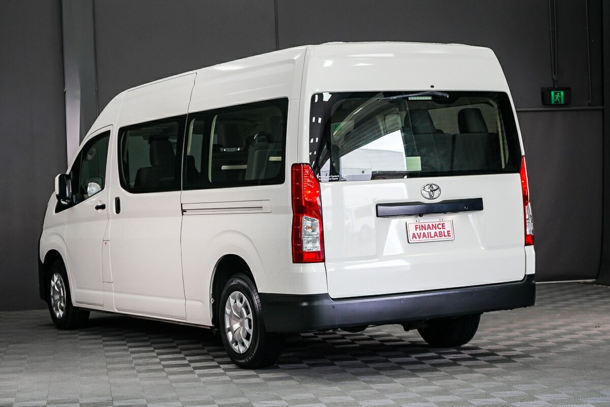 Toyota Hiace image 4