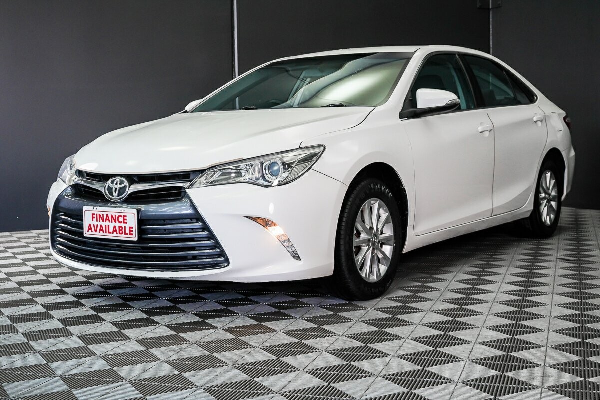 Toyota Camry image 2