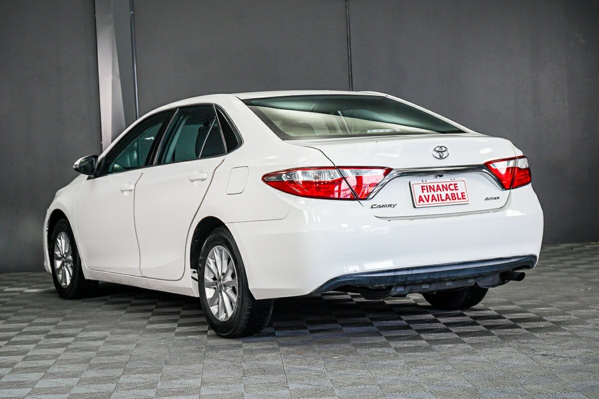 Toyota Camry image 4