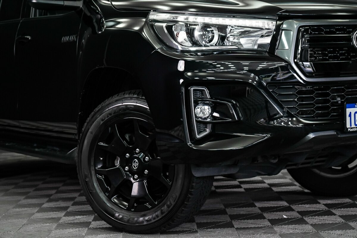 Toyota Hilux image 2