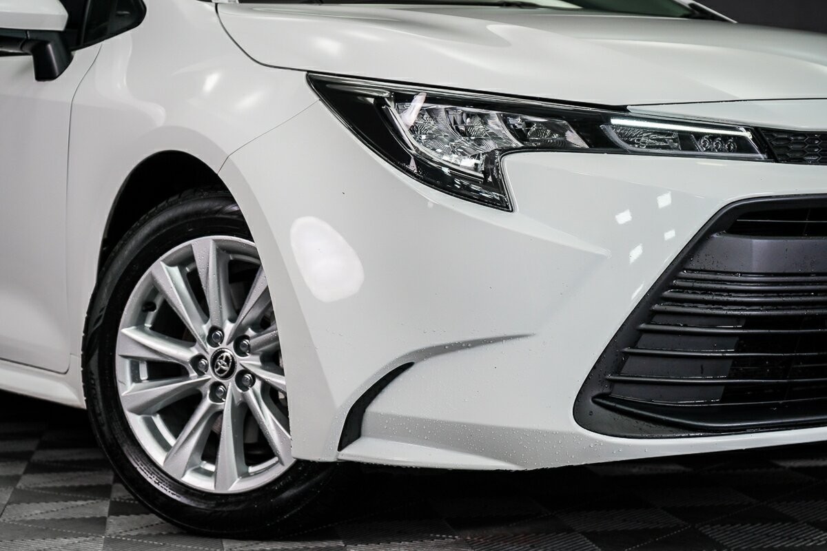 Toyota Corolla image 2