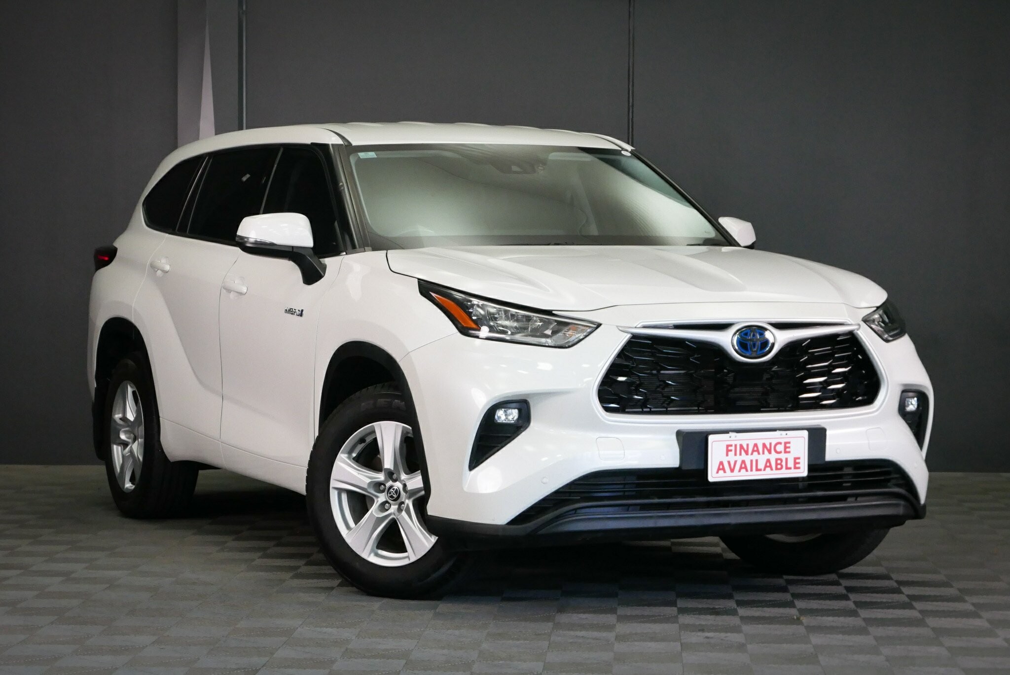 Toyota Kluger image 1