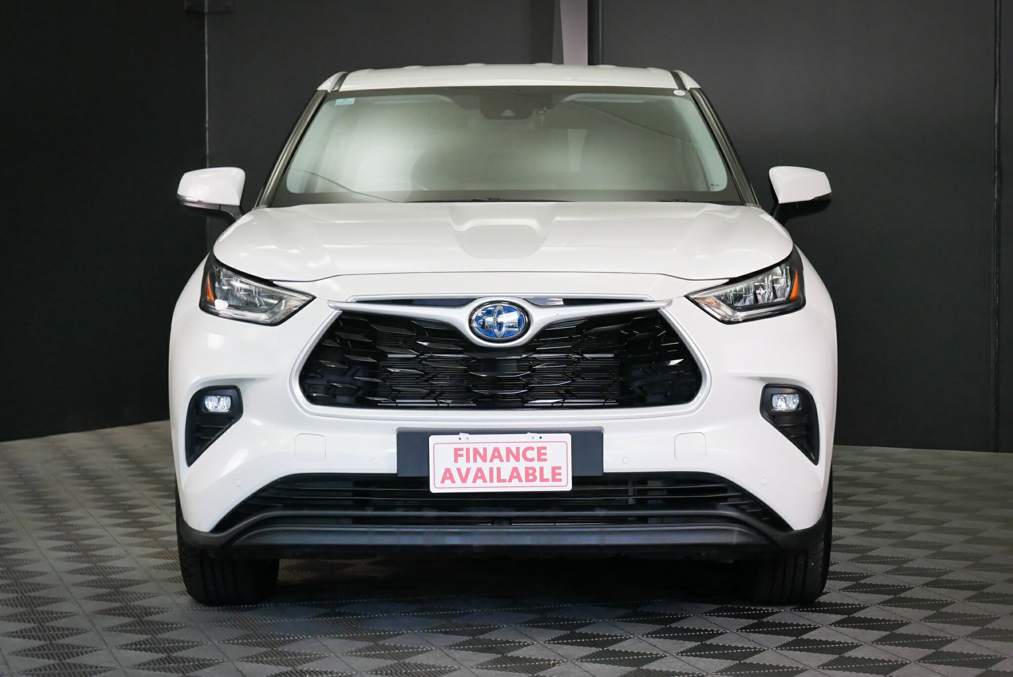 Toyota Kluger image 2