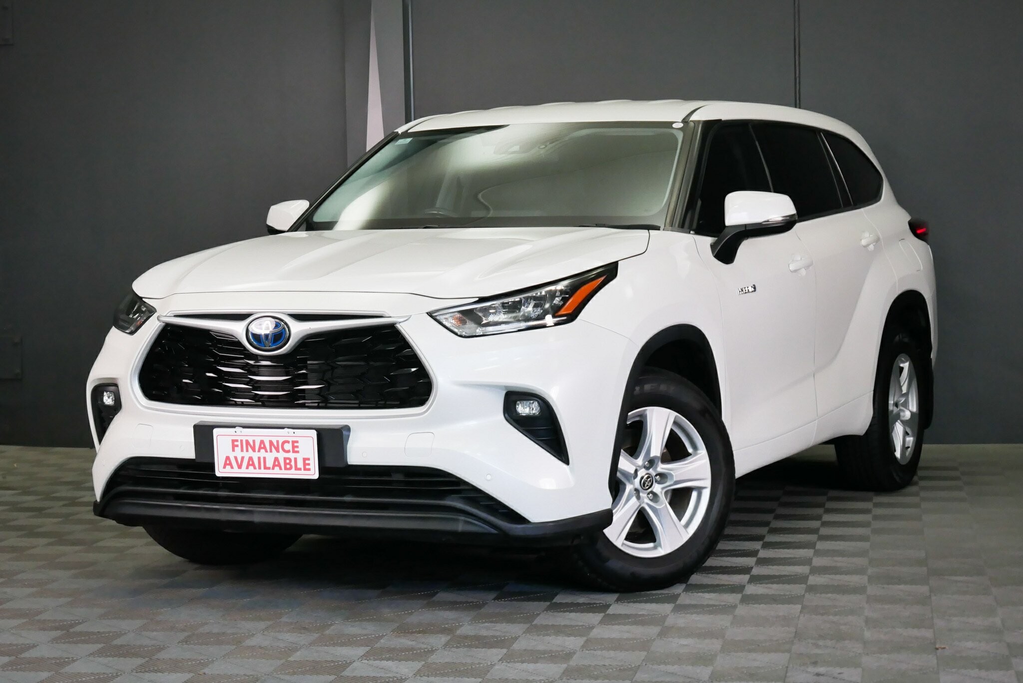 Toyota Kluger image 3