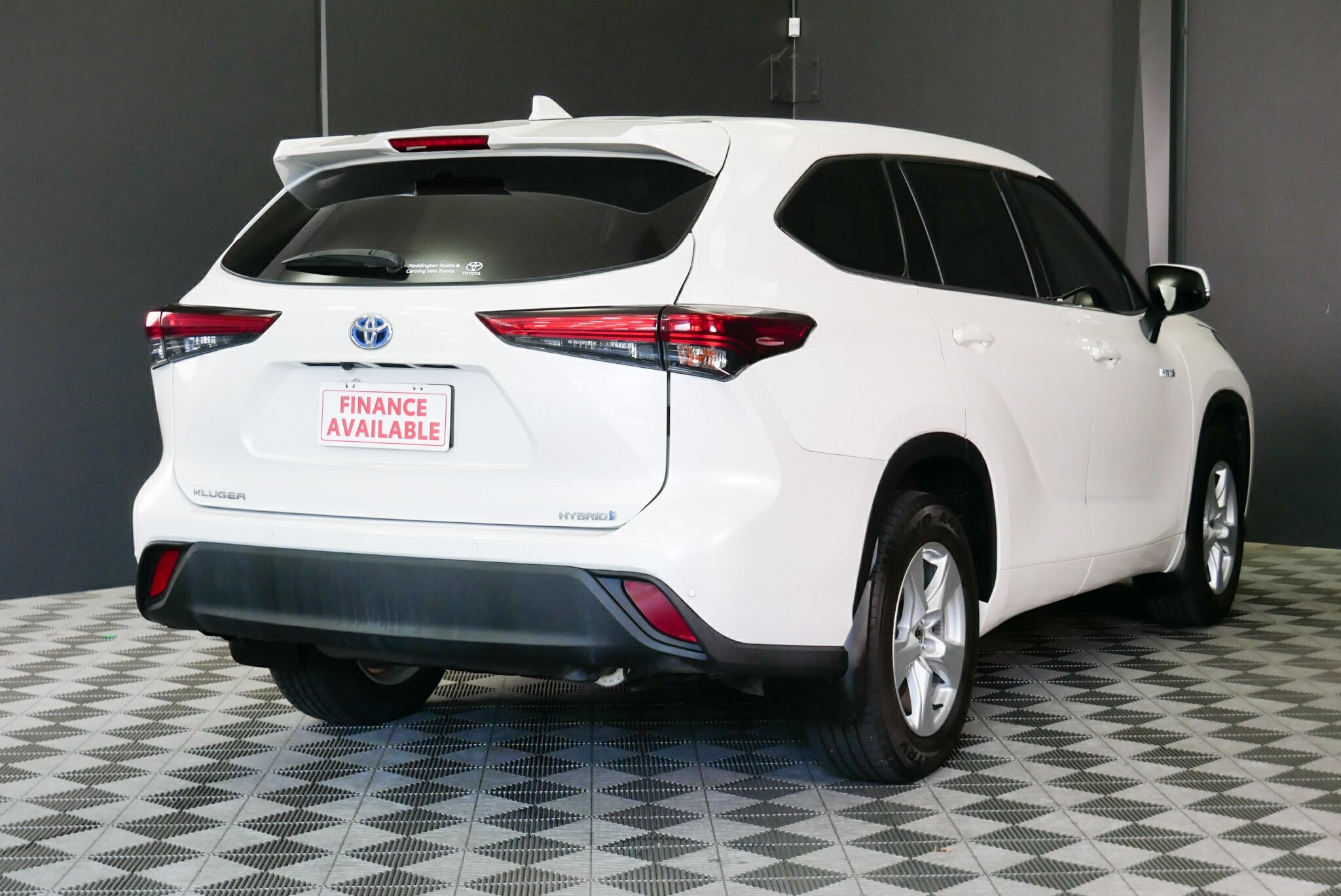 Toyota Kluger image 4