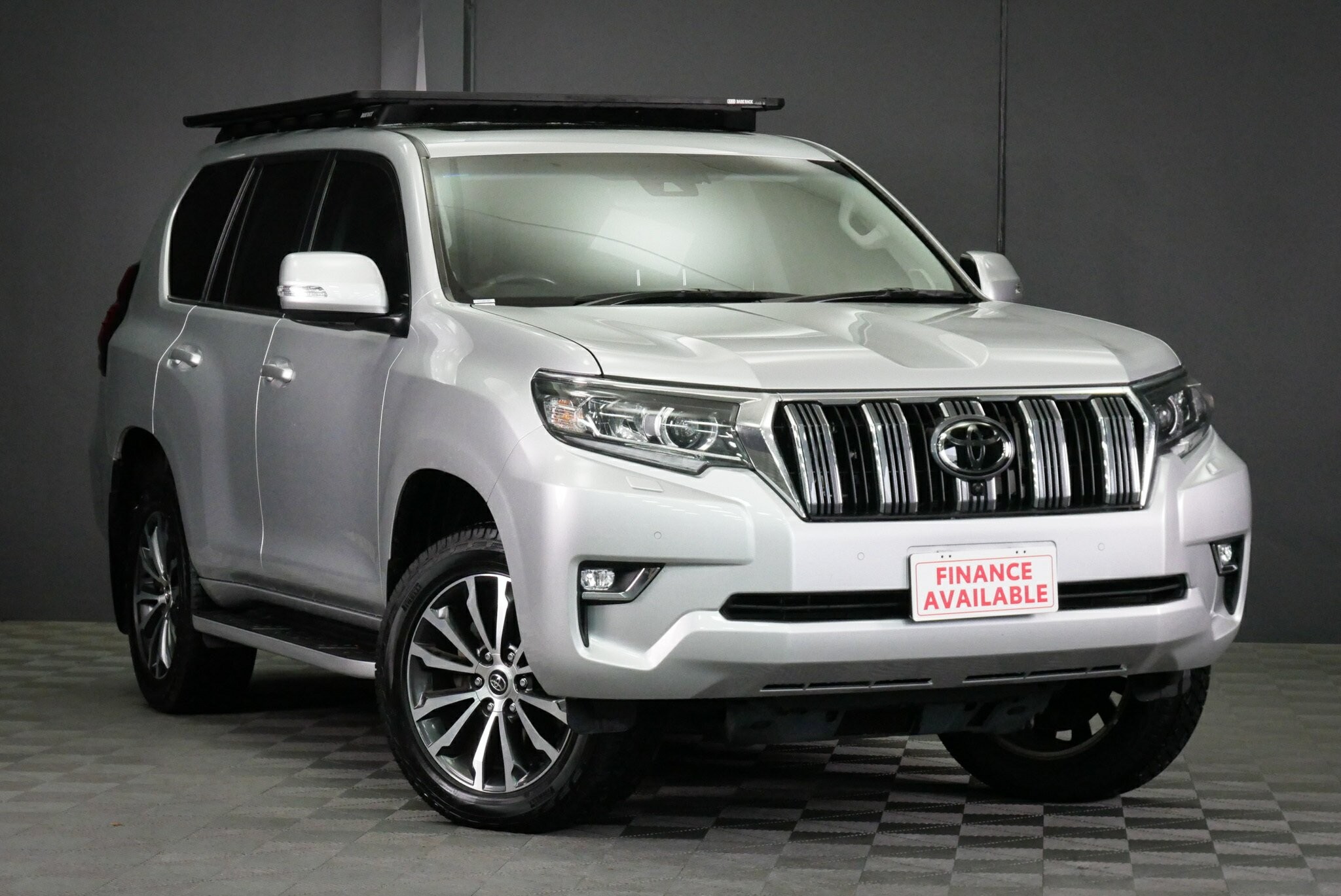 Toyota Landcruiser Prado image 1