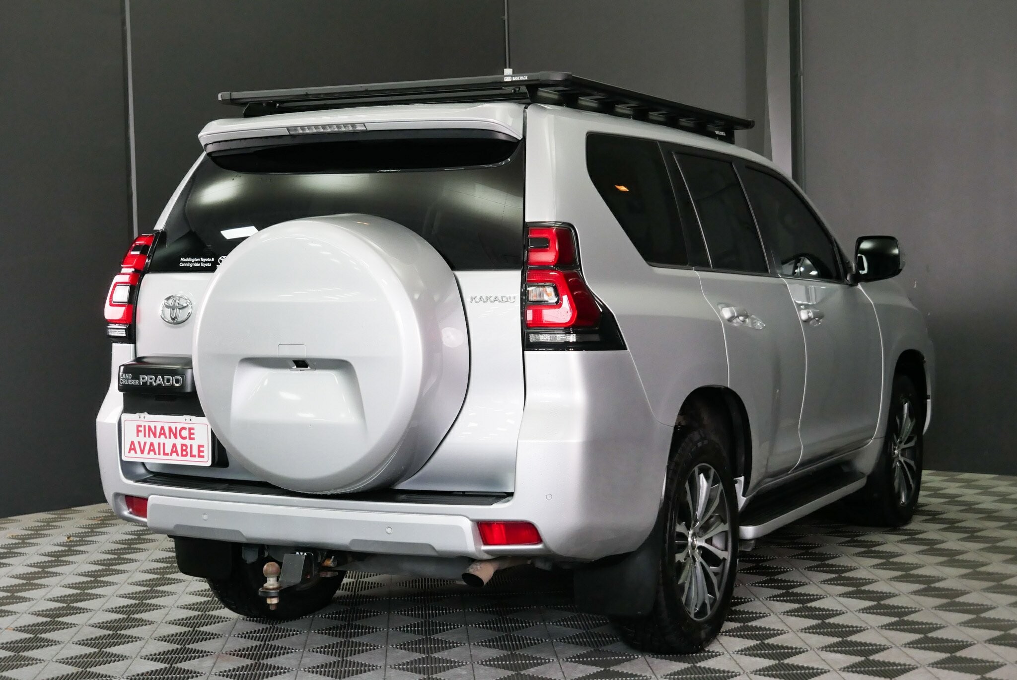 Toyota Landcruiser Prado image 4
