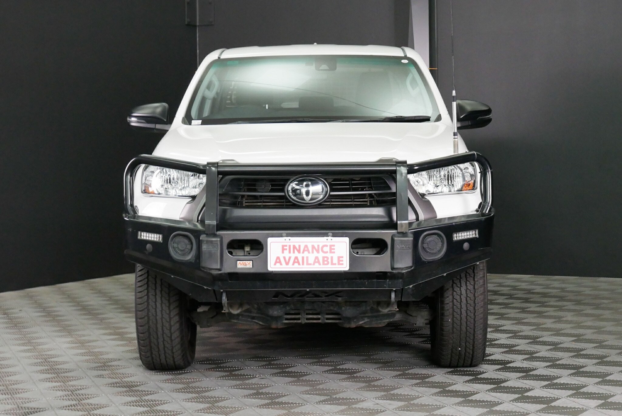 Toyota Hilux image 2