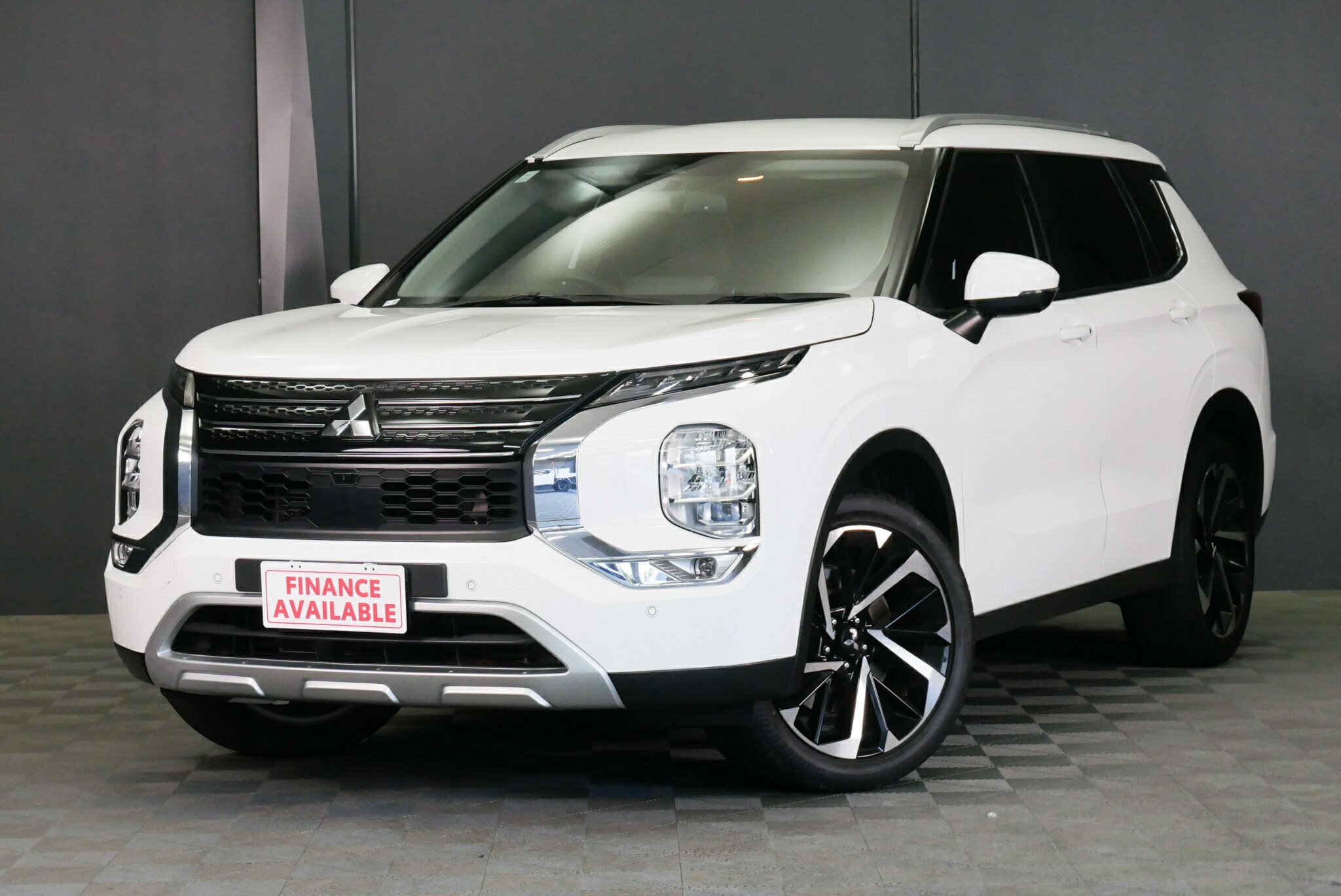 Mitsubishi Outlander image 3