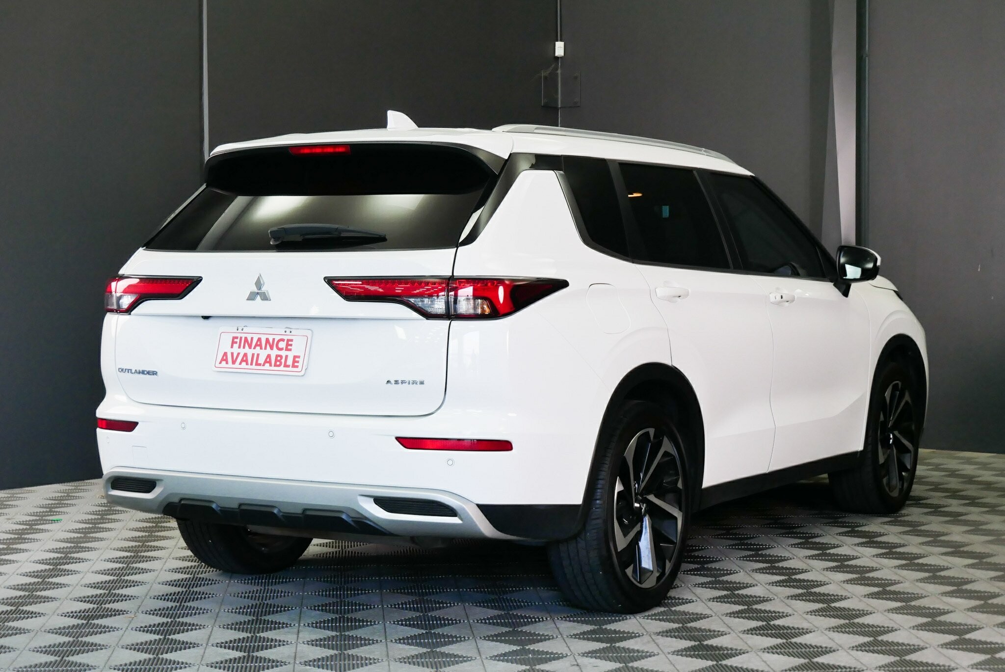 Mitsubishi Outlander image 4