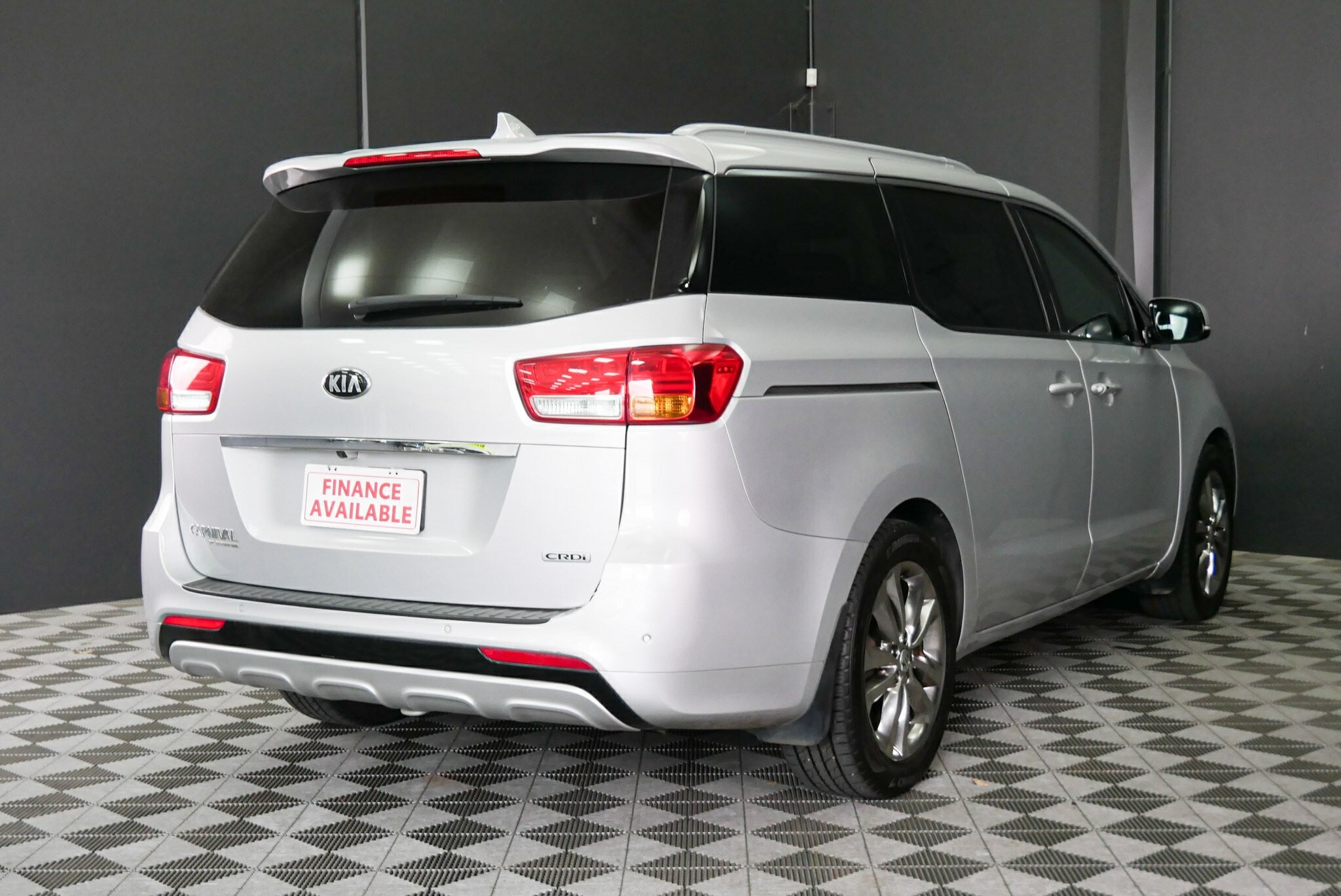Kia Carnival image 4