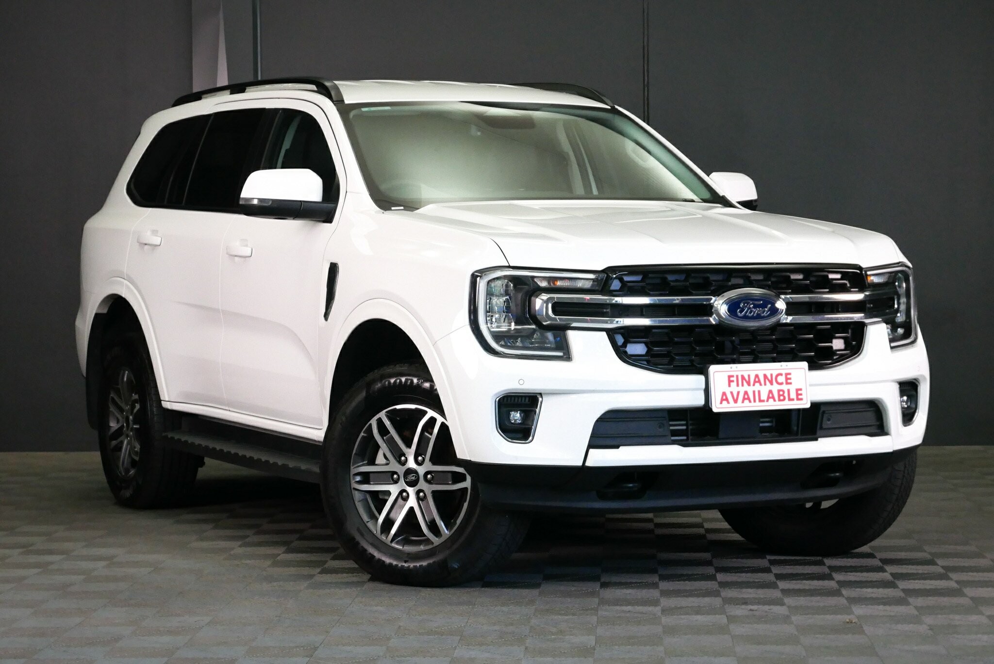 Ford Everest image 1