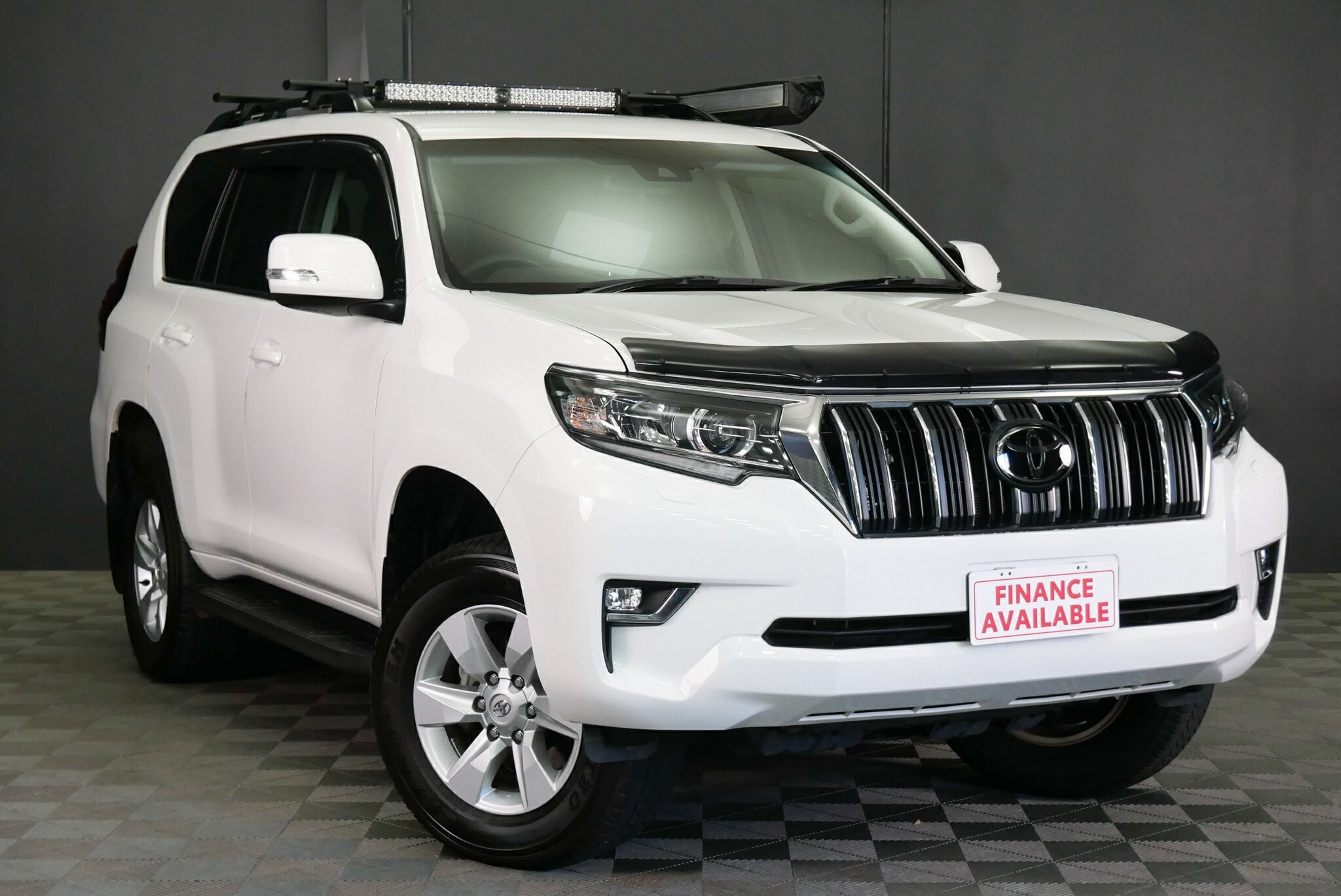 Toyota Landcruiser Prado image 1