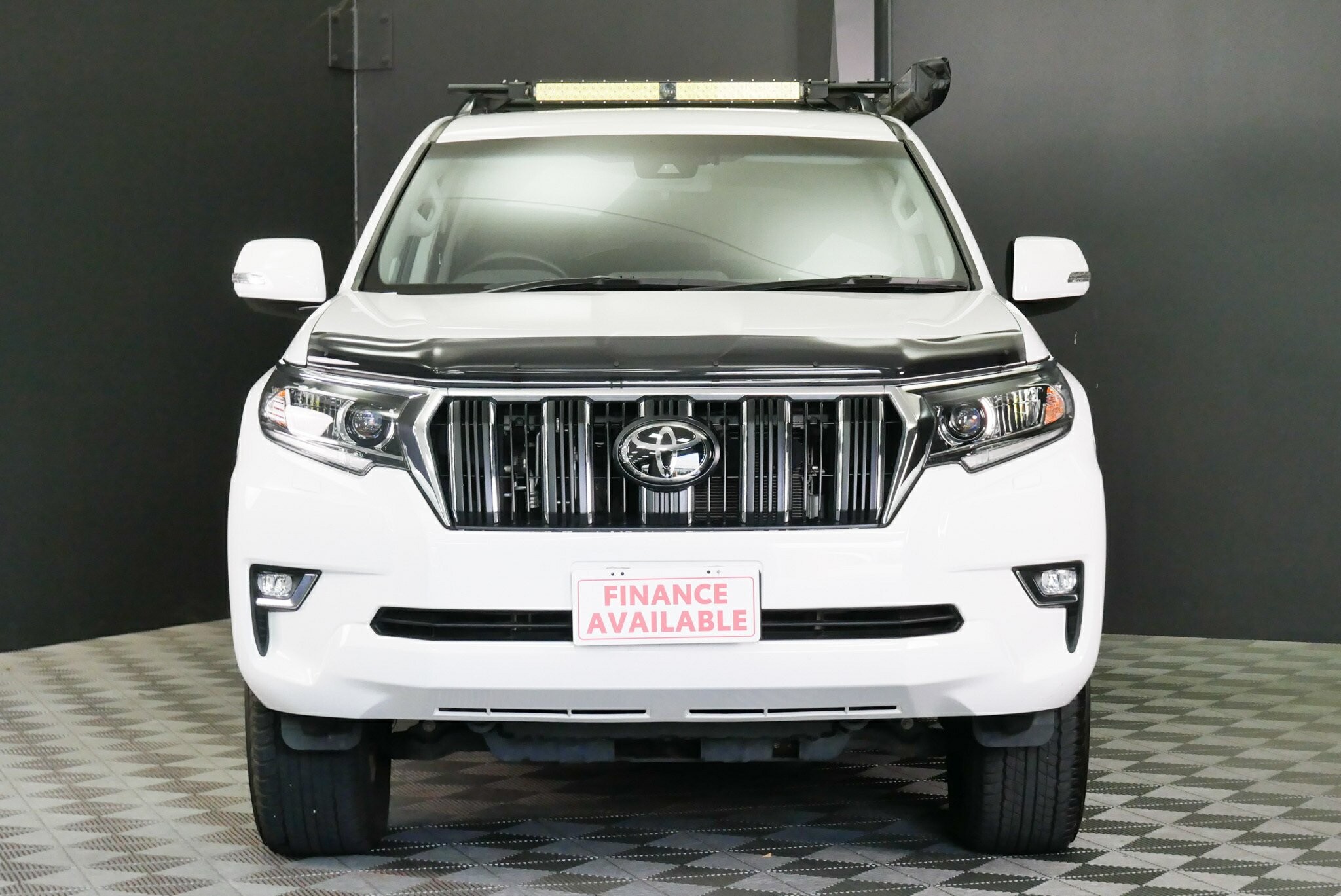 Toyota Landcruiser Prado image 2