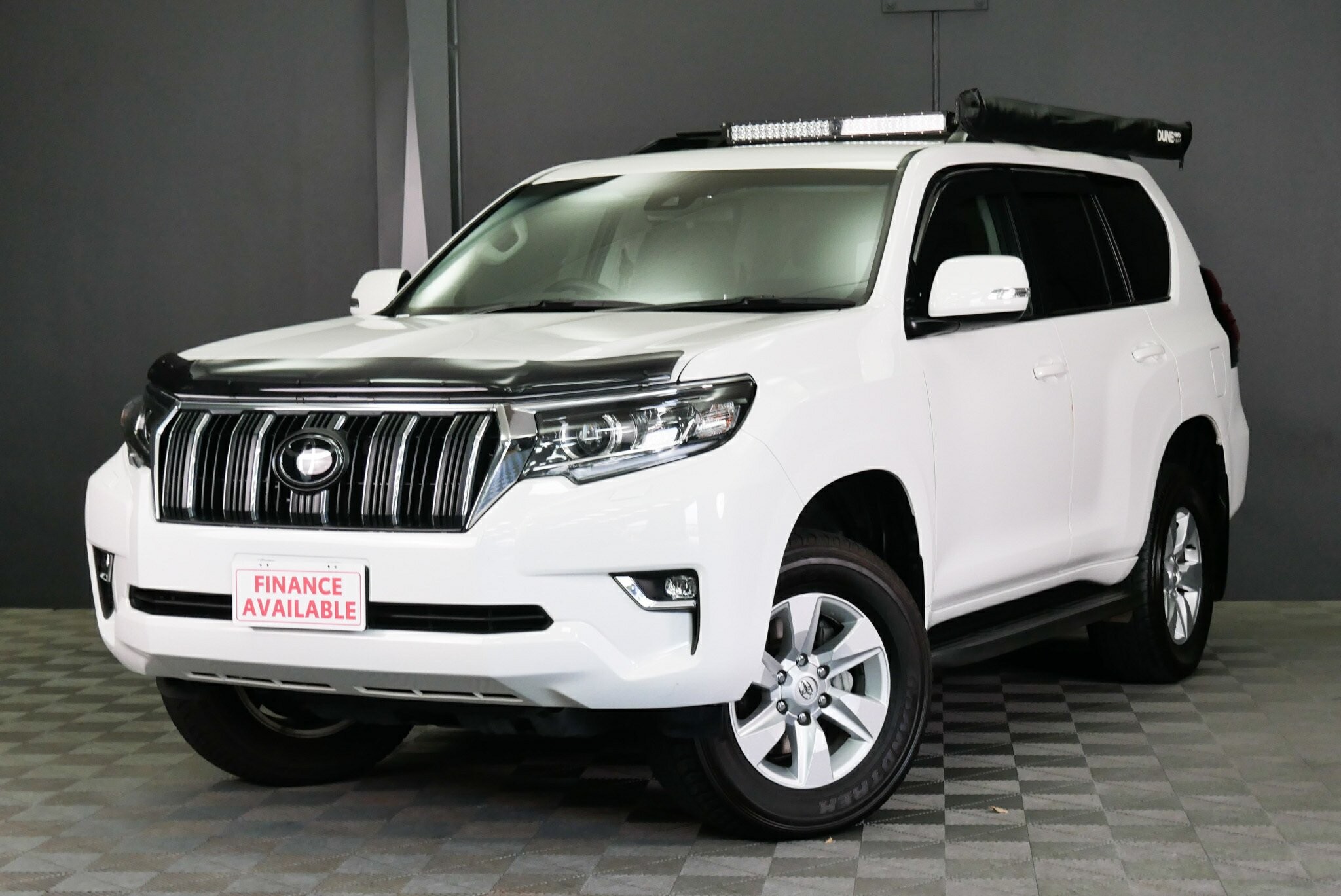 Toyota Landcruiser Prado image 3