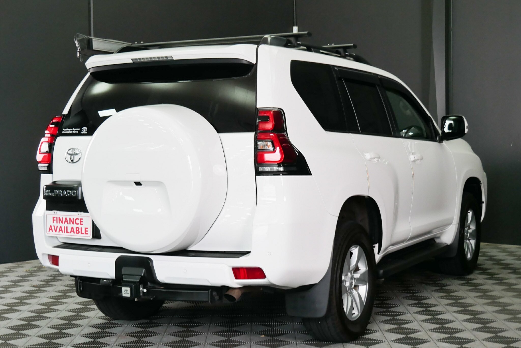 Toyota Landcruiser Prado image 4