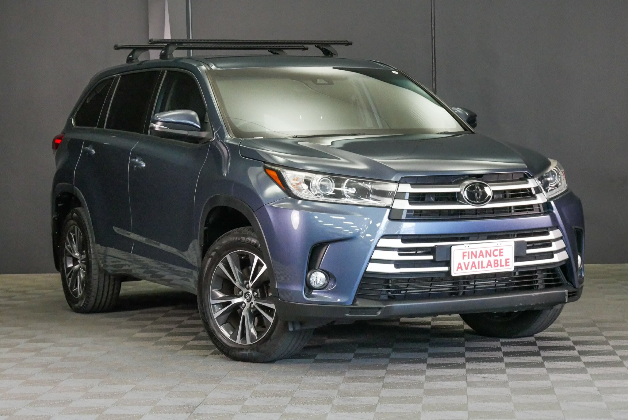 Toyota Kluger image 1