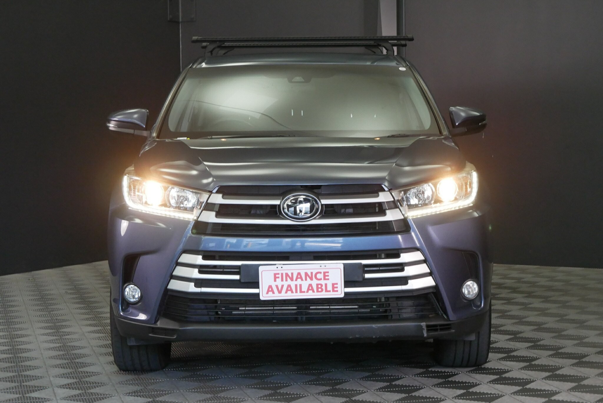 Toyota Kluger image 2