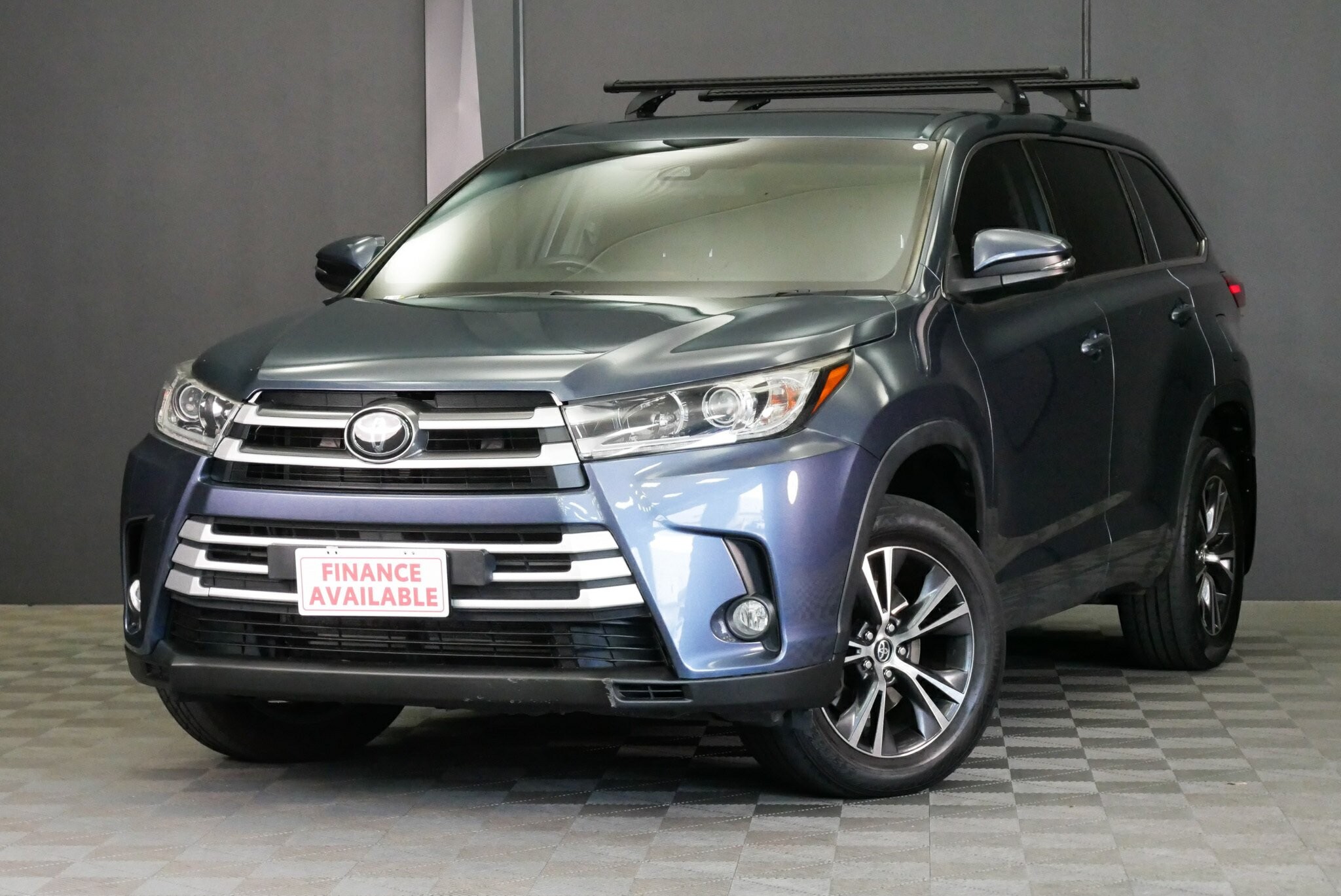 Toyota Kluger image 3