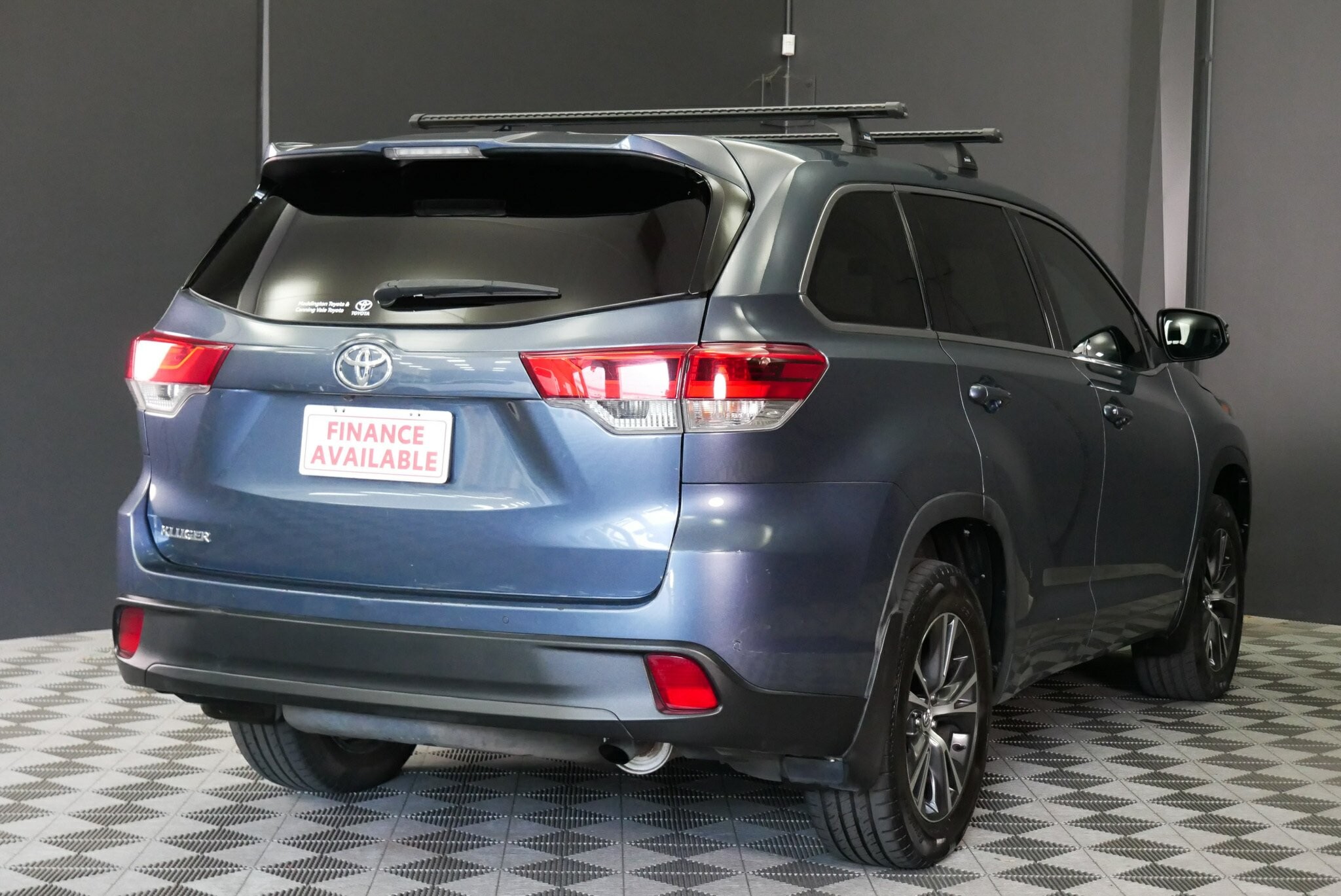 Toyota Kluger image 4